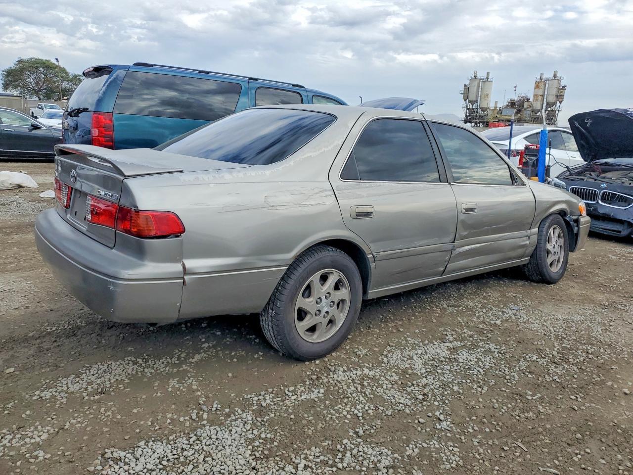 2000 Toyota Camry Le - Фото 3