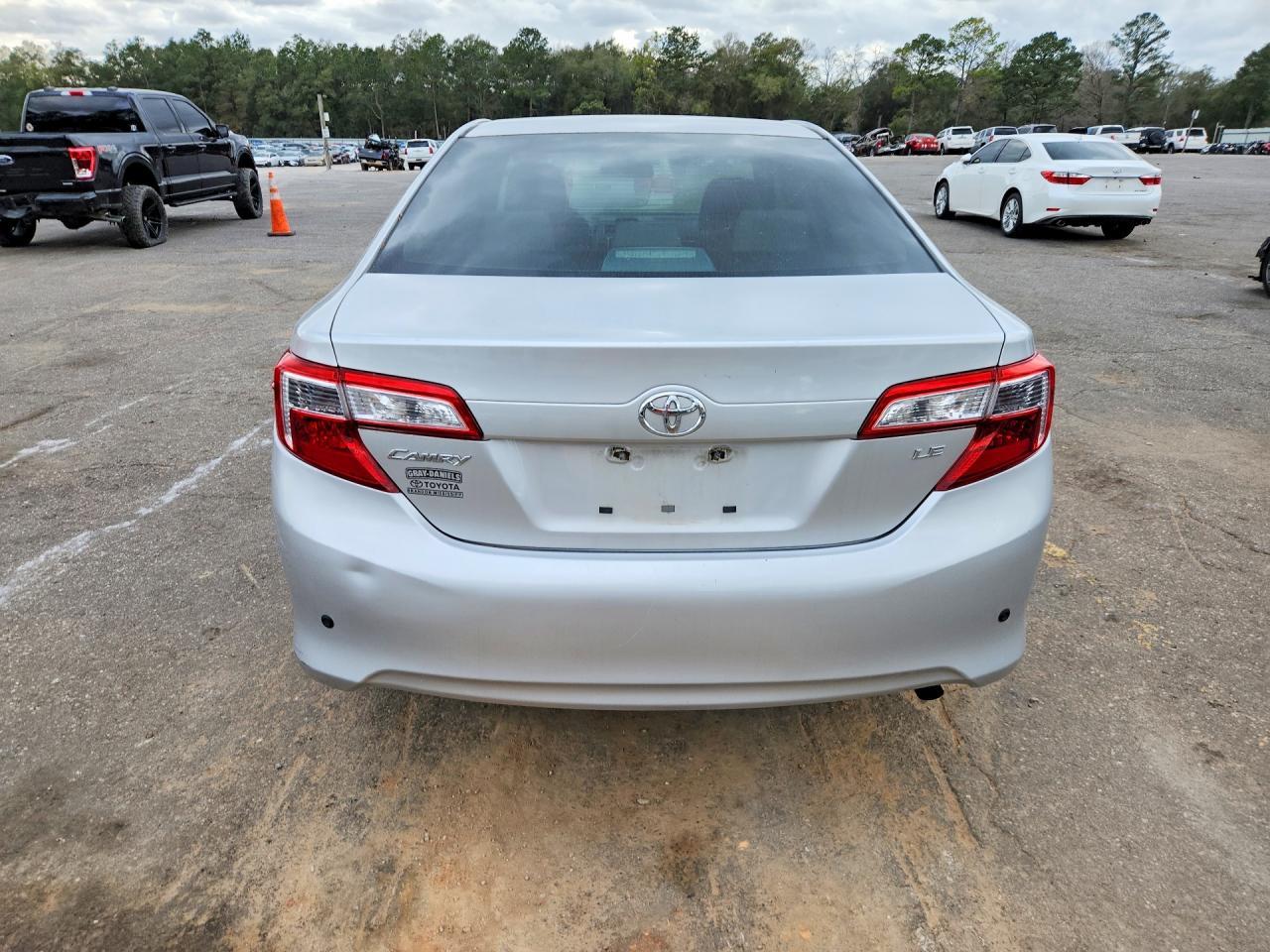 2012 Toyota Camry Le - Image 6
