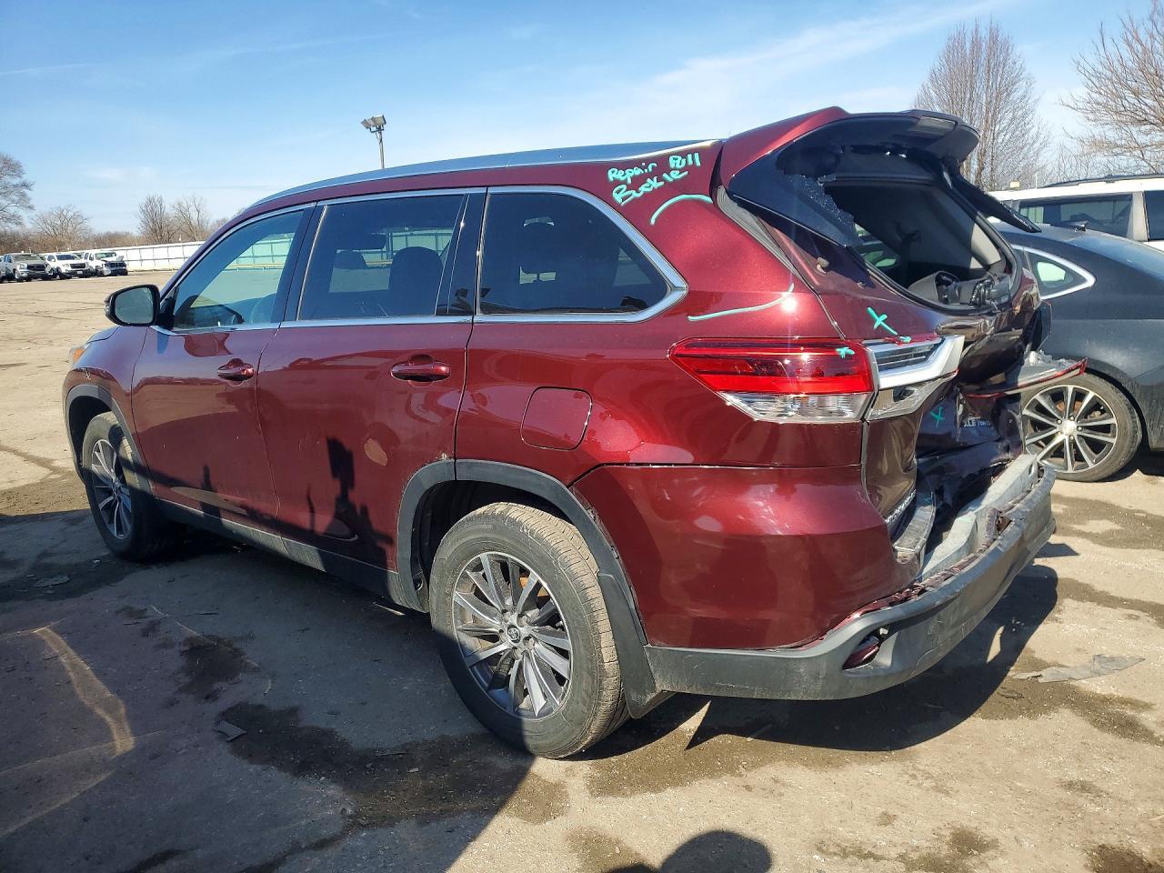 2019 Toyota Highlander Xle - Image 2