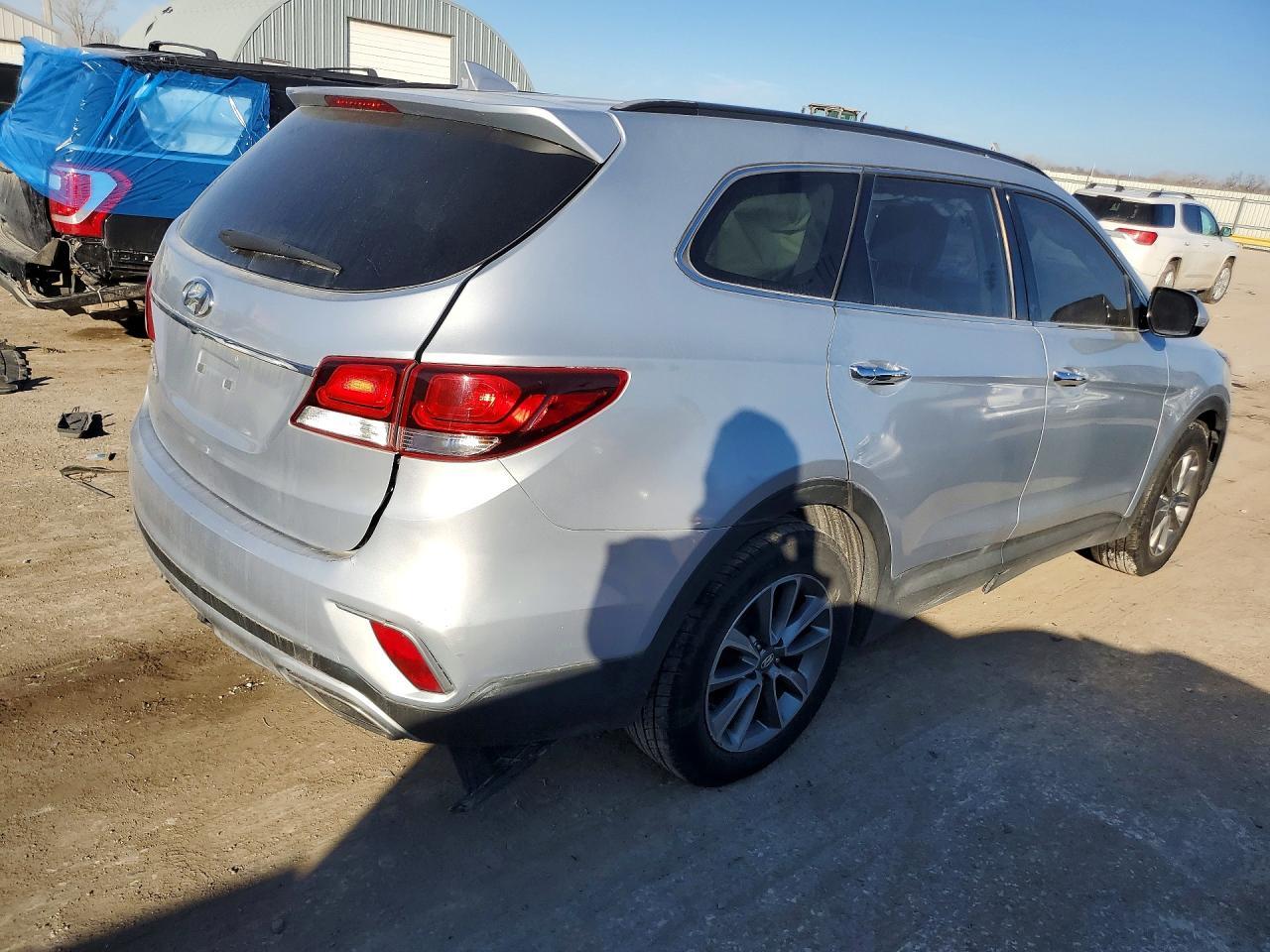 2017 Hyundai Santa Fe Se - Image 3
