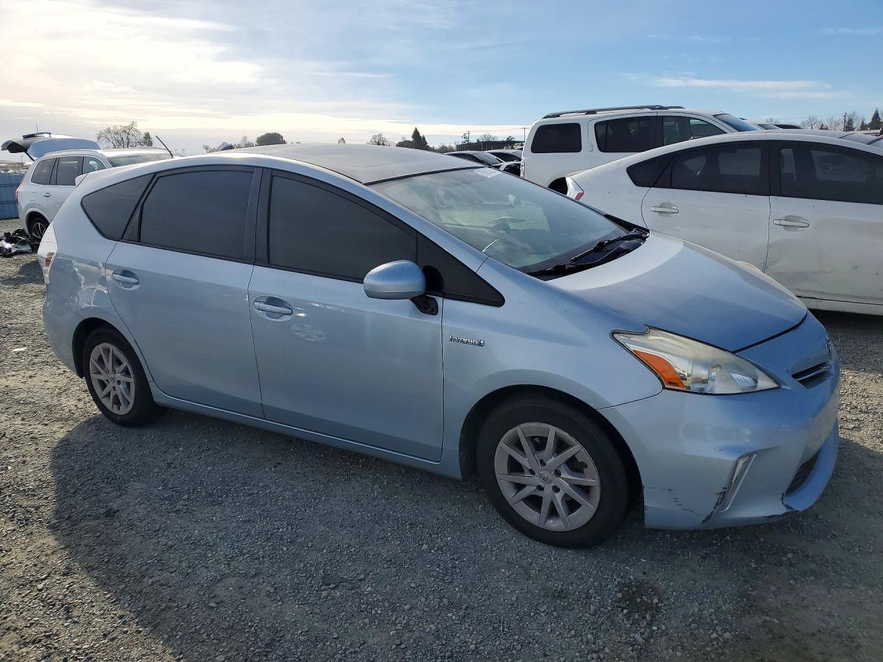 2014 Toyota Prius V - Image 4