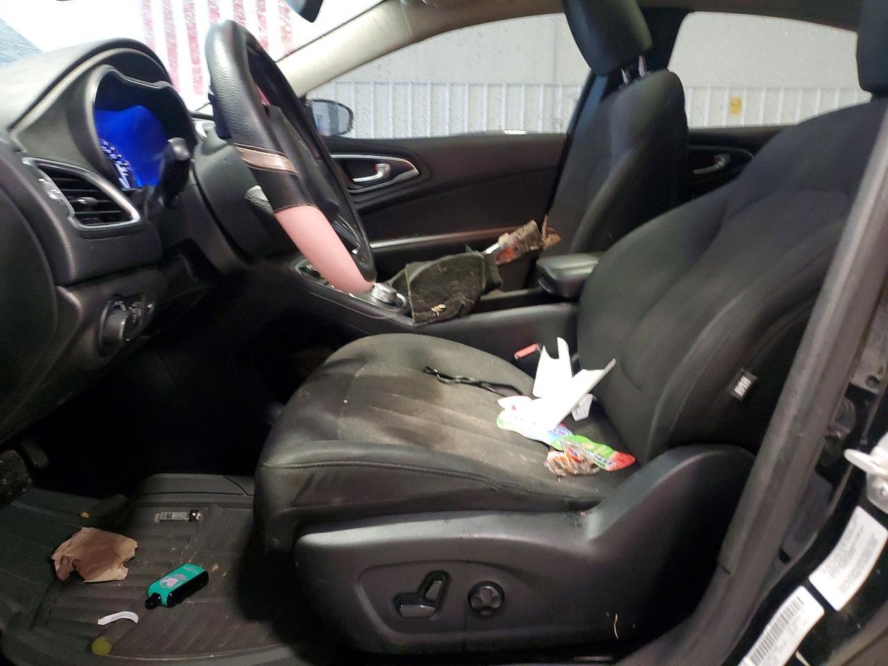 2015 Chrysler 200 Limited - Image 7