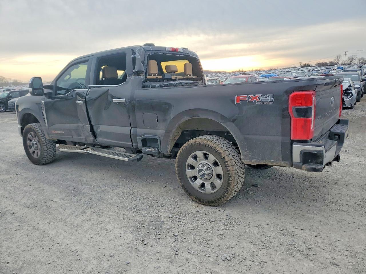 2025 Ford F350 Super Duty - Фото 2
