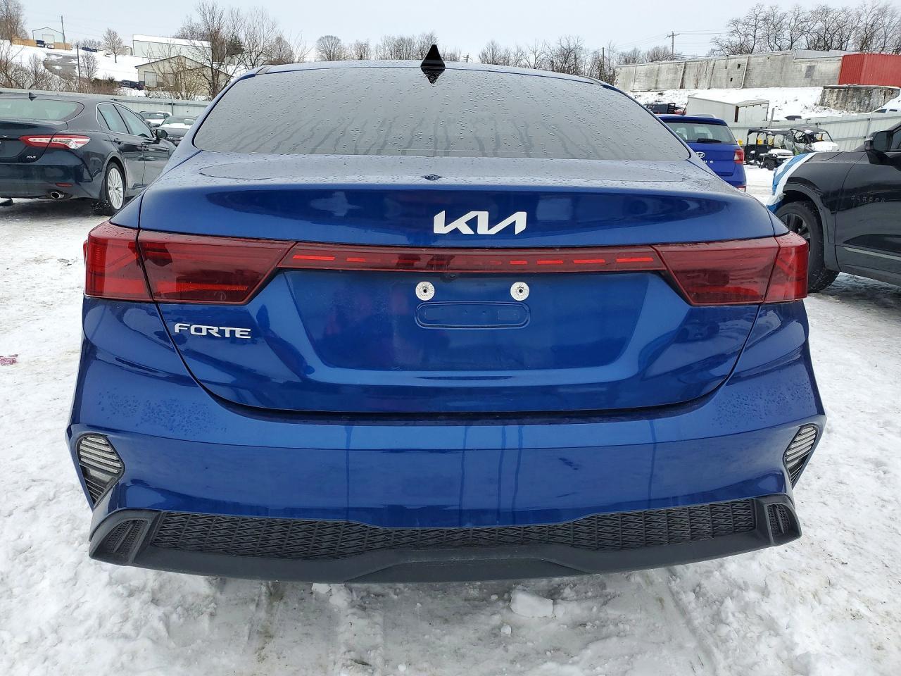 2022 Kia Forte Fe - Image 6