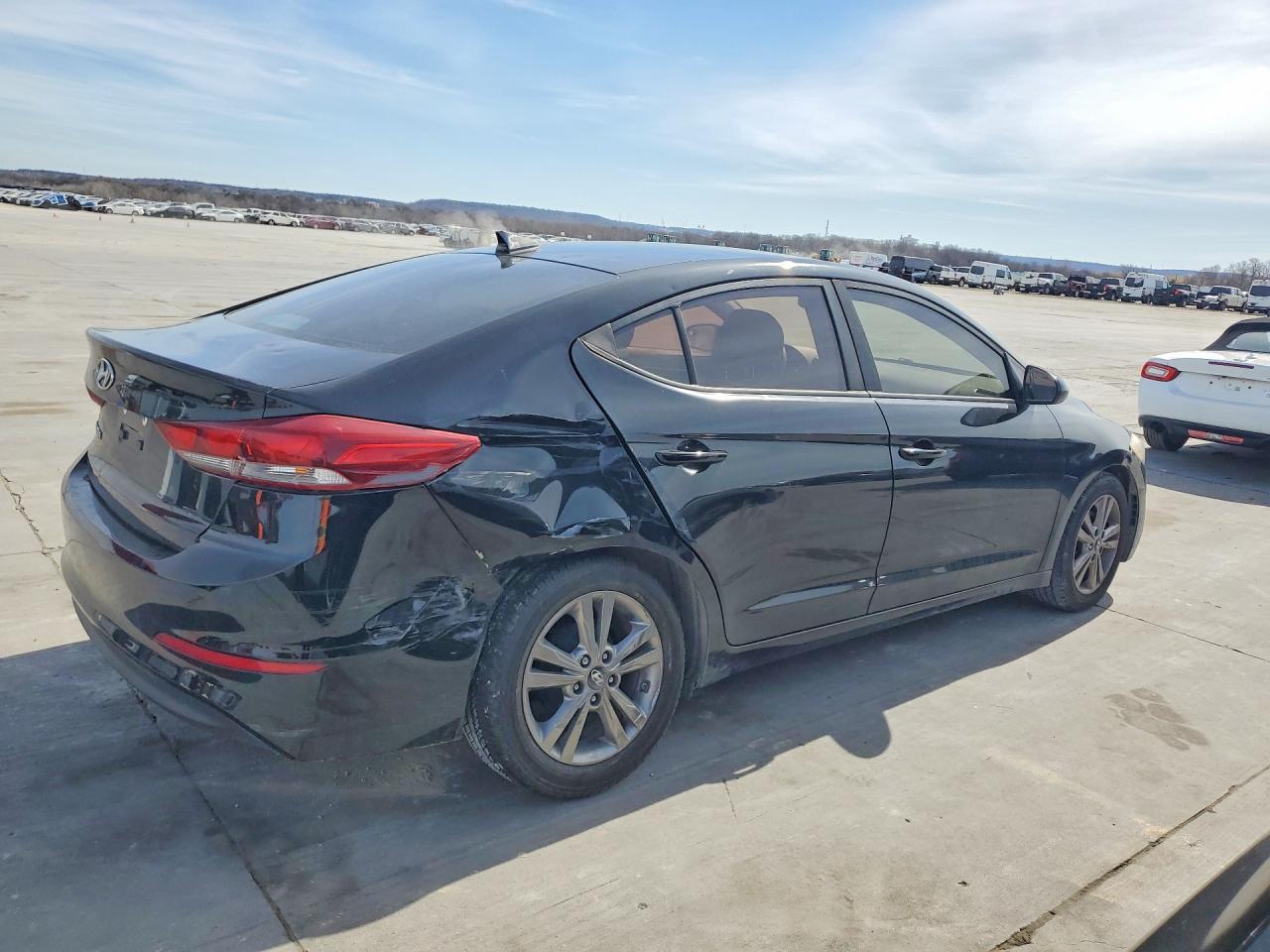 2017 Hyundai Elantra - Фото 3