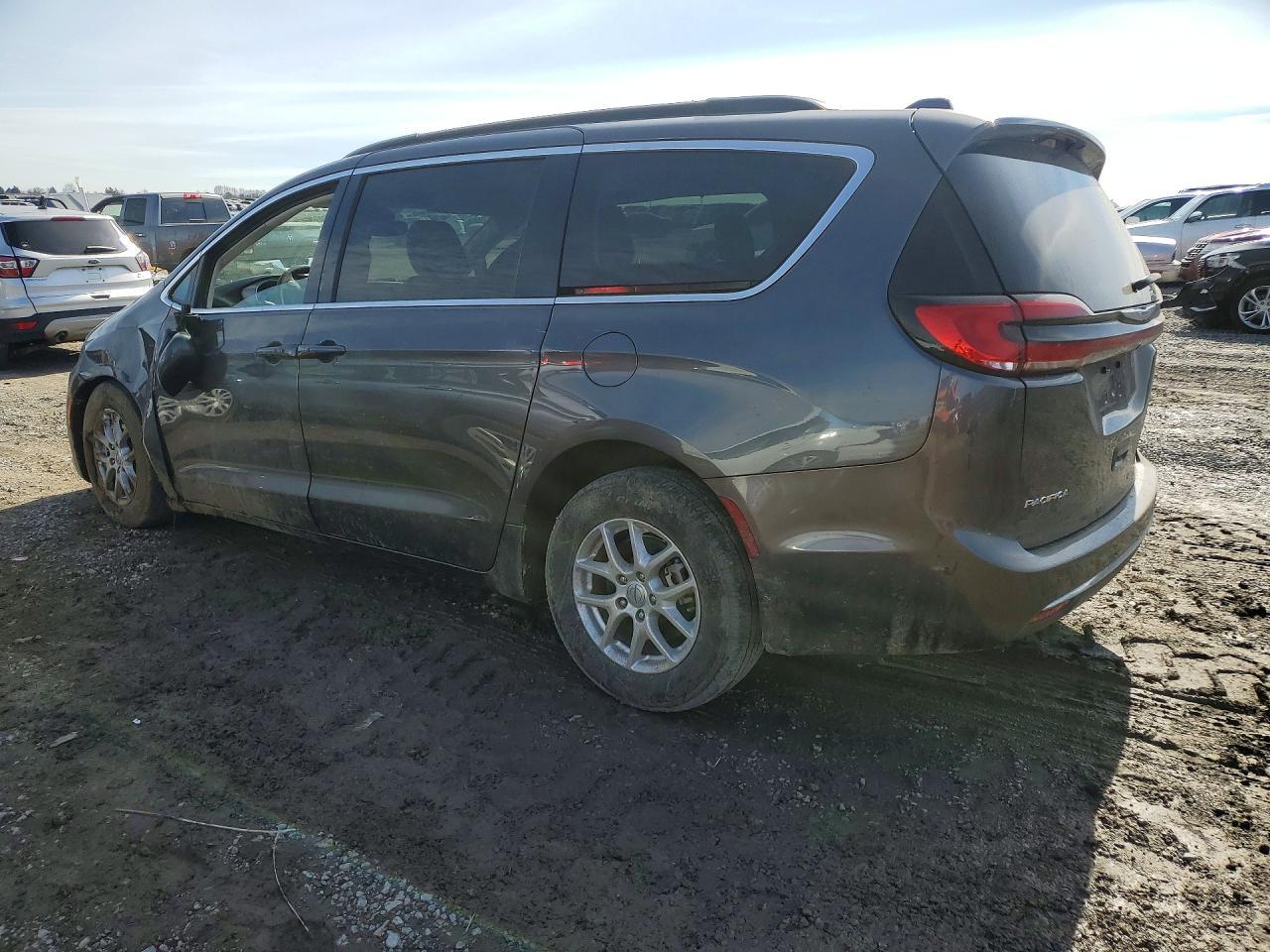 2022 Chrysler Pacifica Touring L - Фото 2