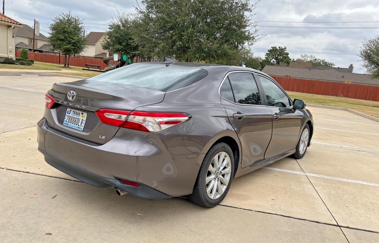 2020 Toyota Camry Le - Фото 4