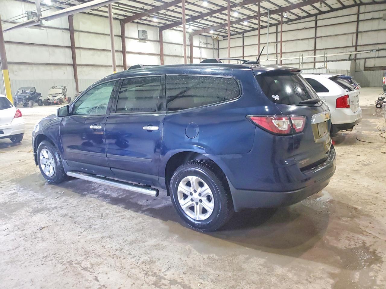 2016 Chevrolet Traverse Ls - Фото 2