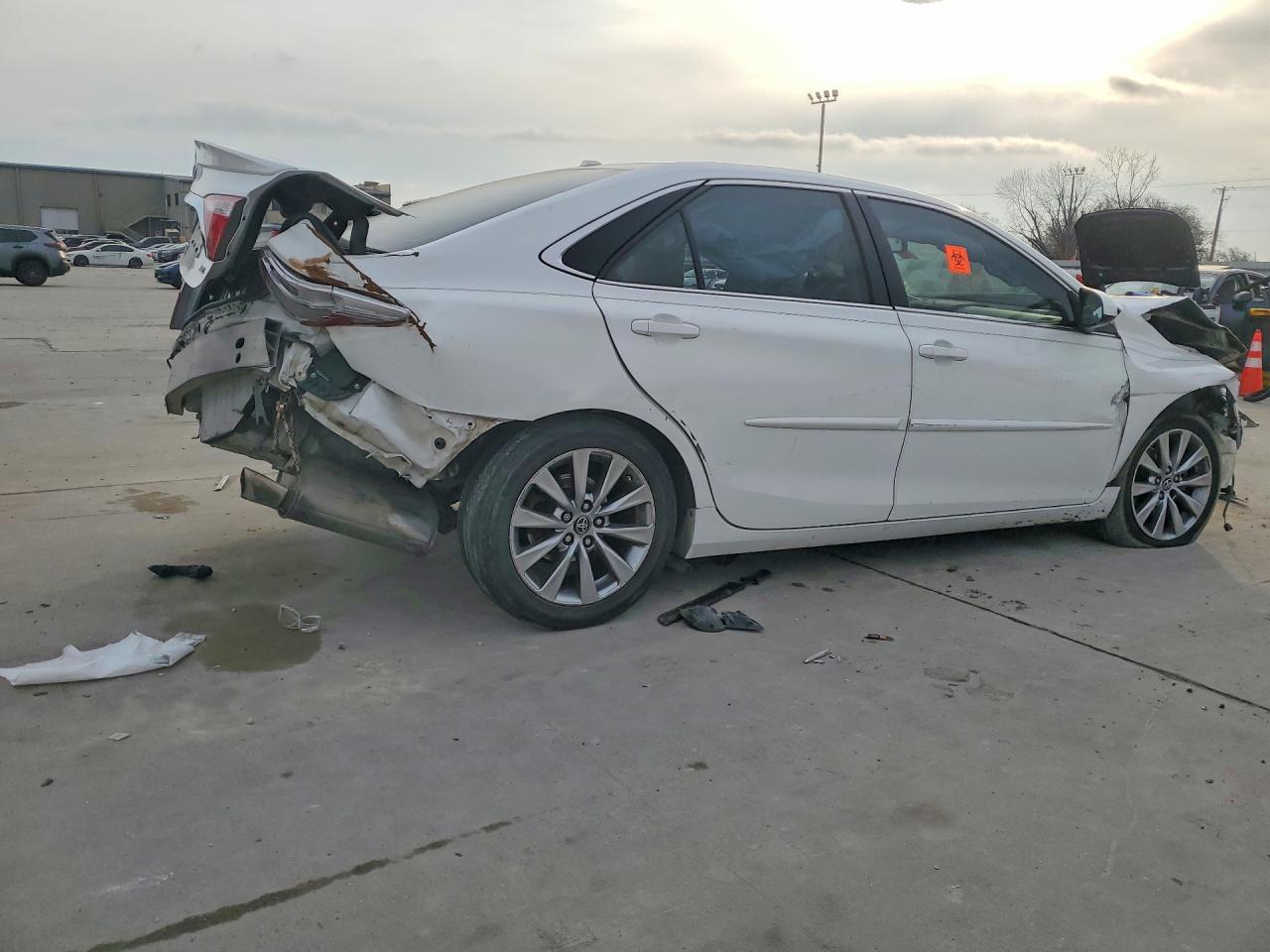 2015 Toyota Camry - Фото 3