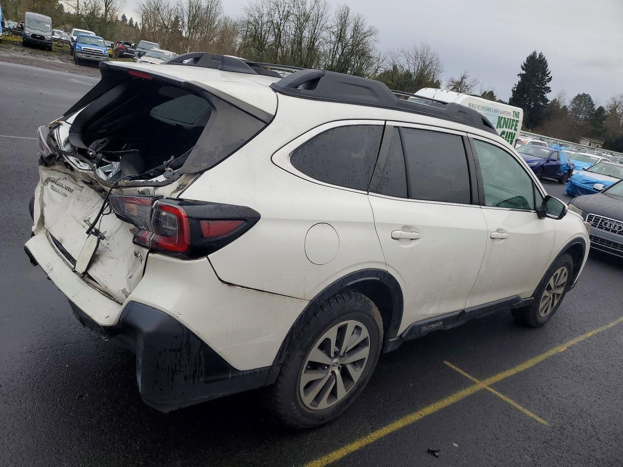 2022 Subaru Outback Premium - Image 3