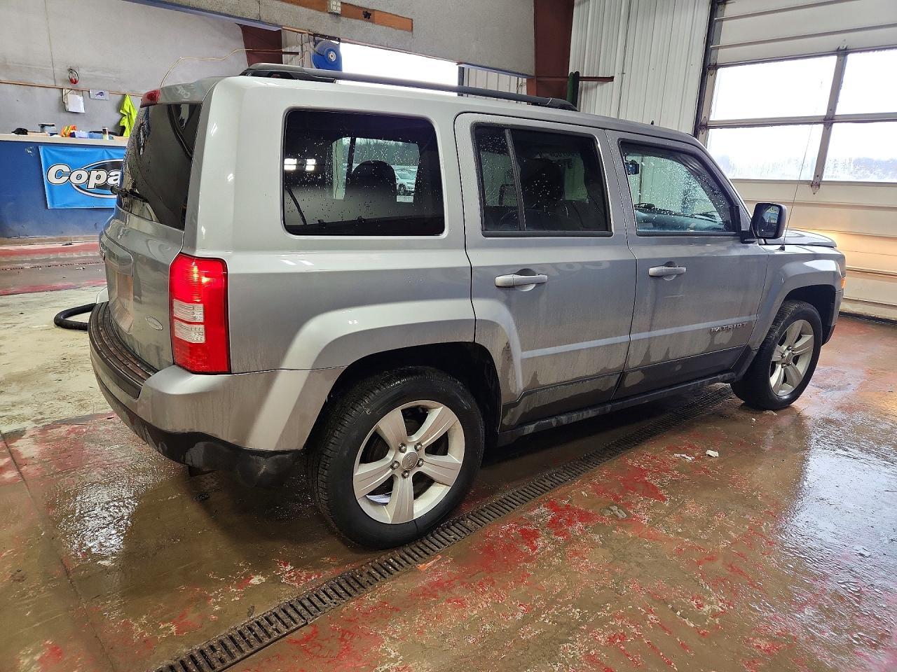 2016 Jeep Patriot Latitude - Image 3