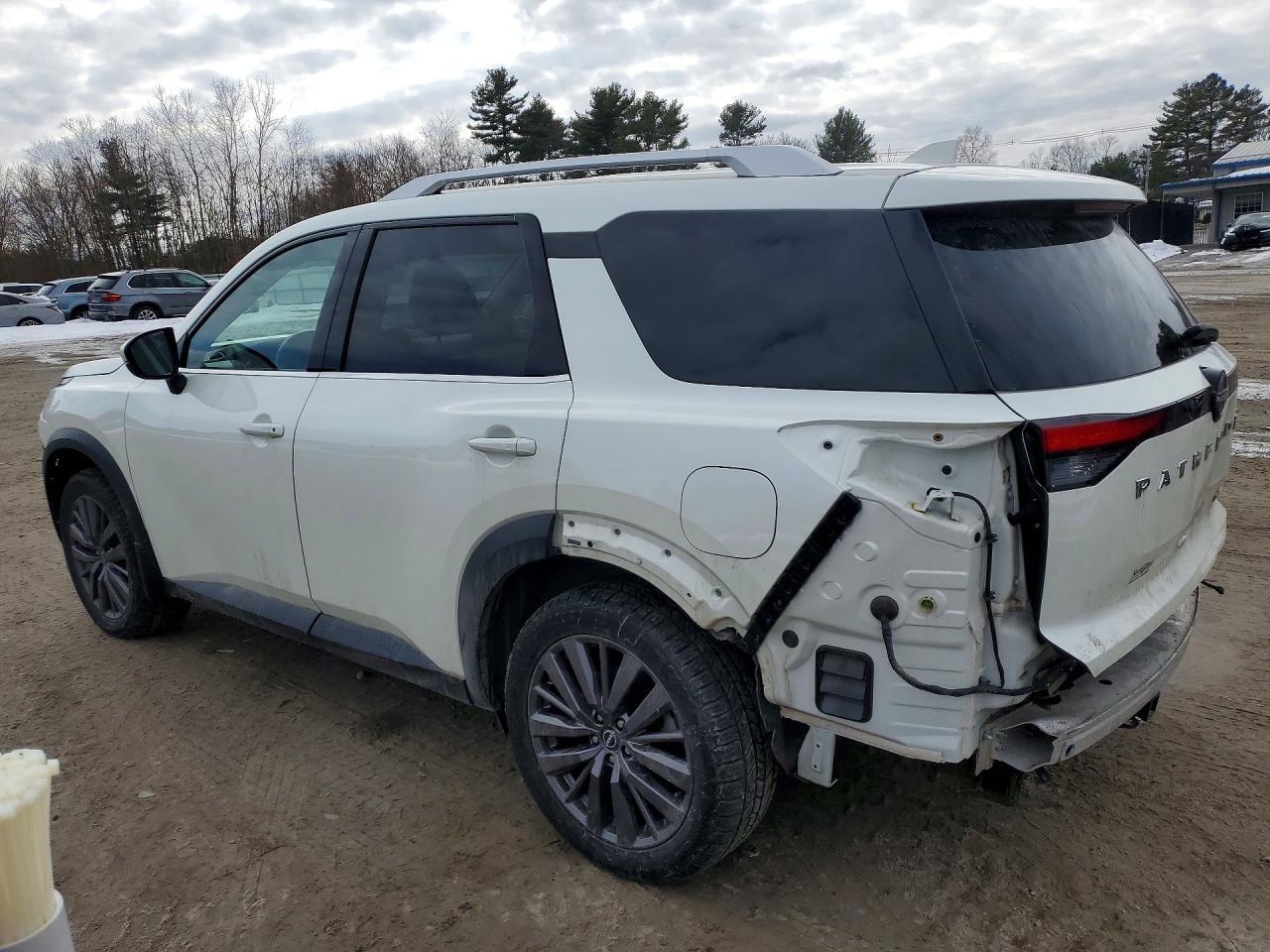 2023 Nissan Pathfinder Sl - Фото 2