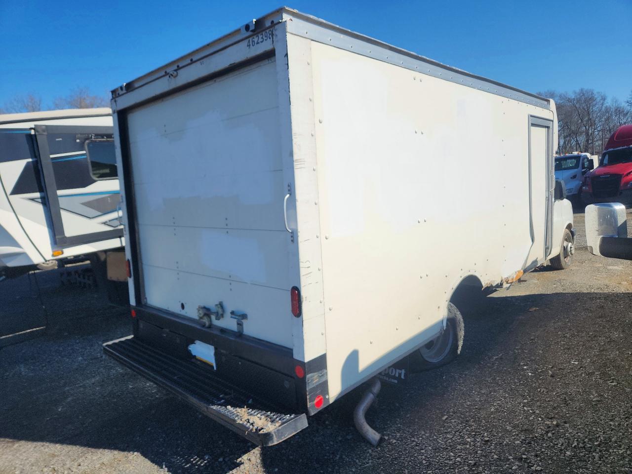 2021 Chevrolet Express Delivery Truck - Фото 3