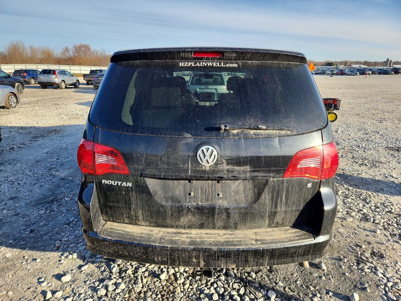 2013 Volkswagen Routan S - Image 6