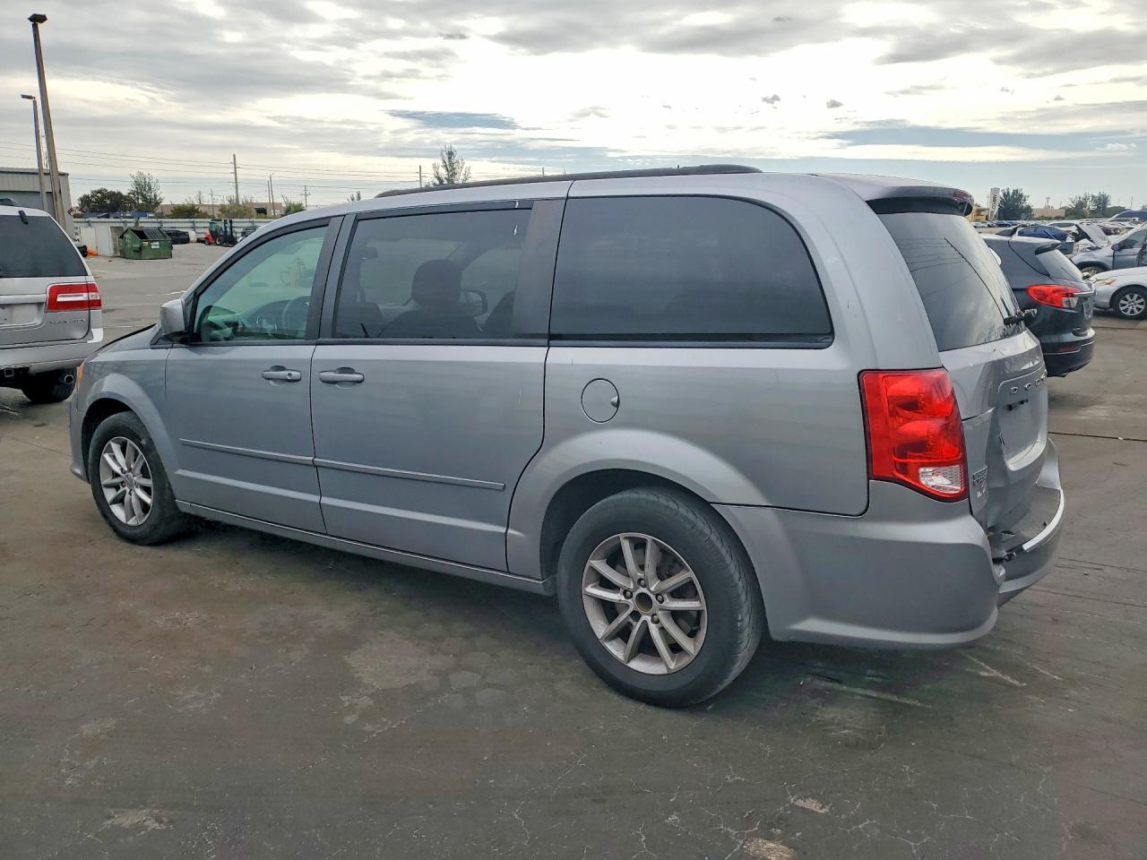 2015 Dodge Grand Caravan Sxt - Image 2