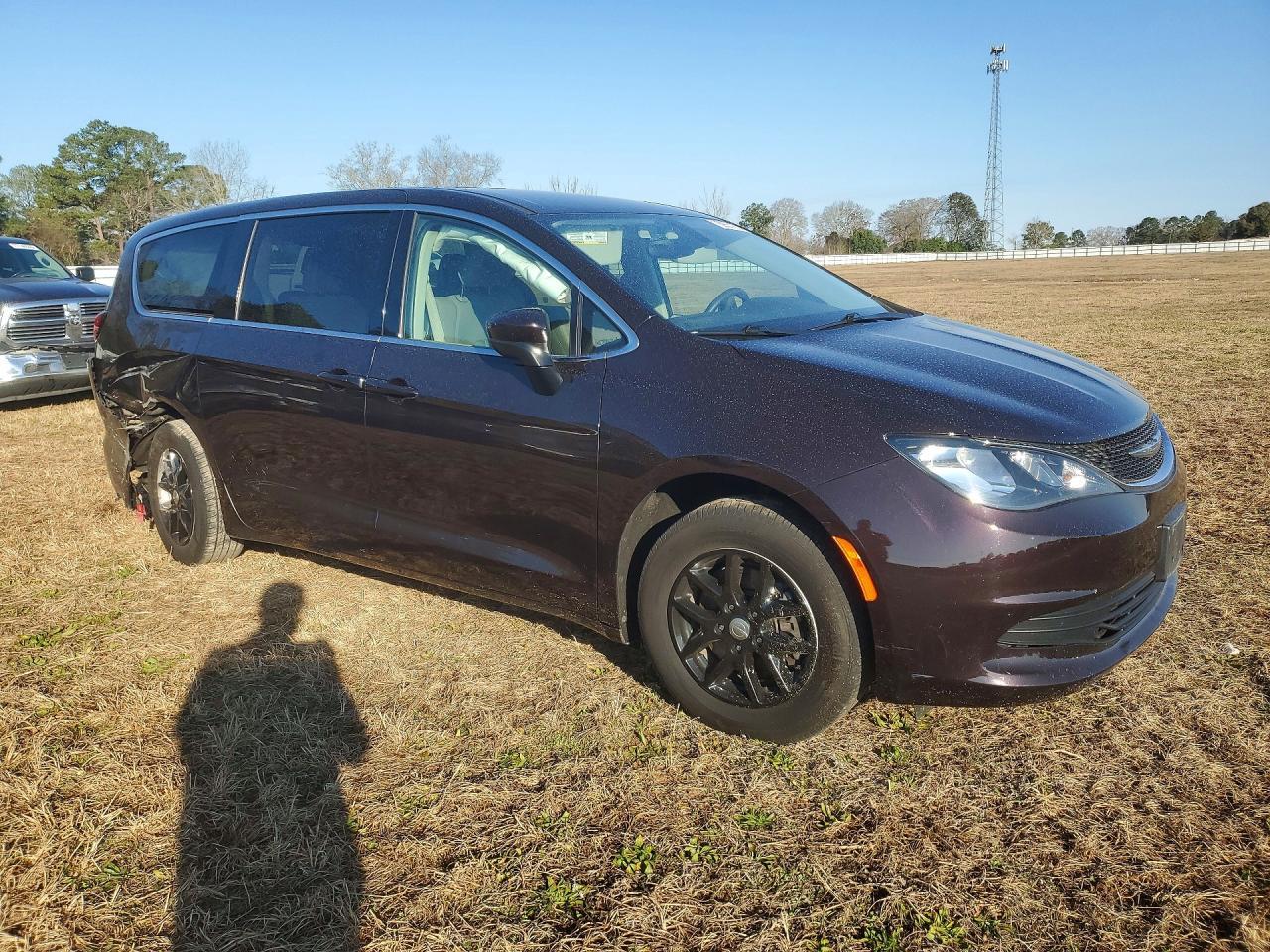2017 Chrysler Pacifica Lx - Image 4