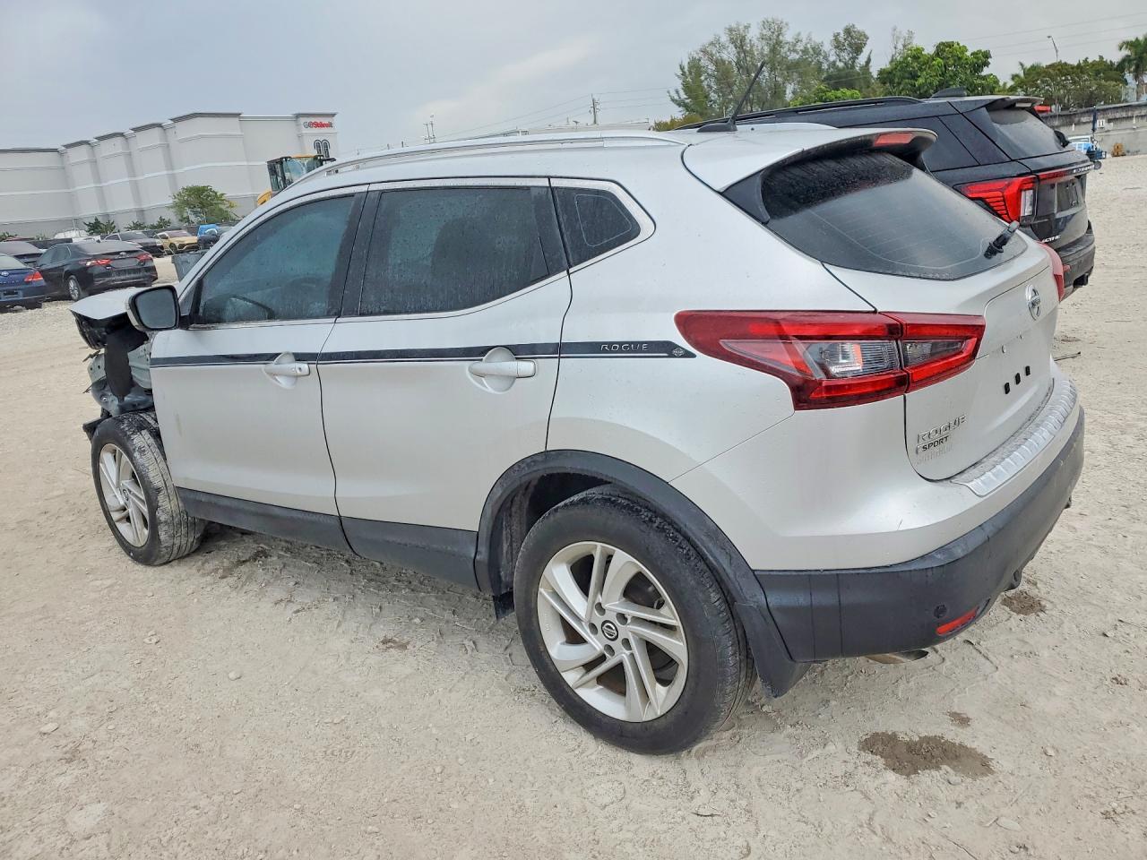 2021 Nissan Rogue Sport Sv - Image 2