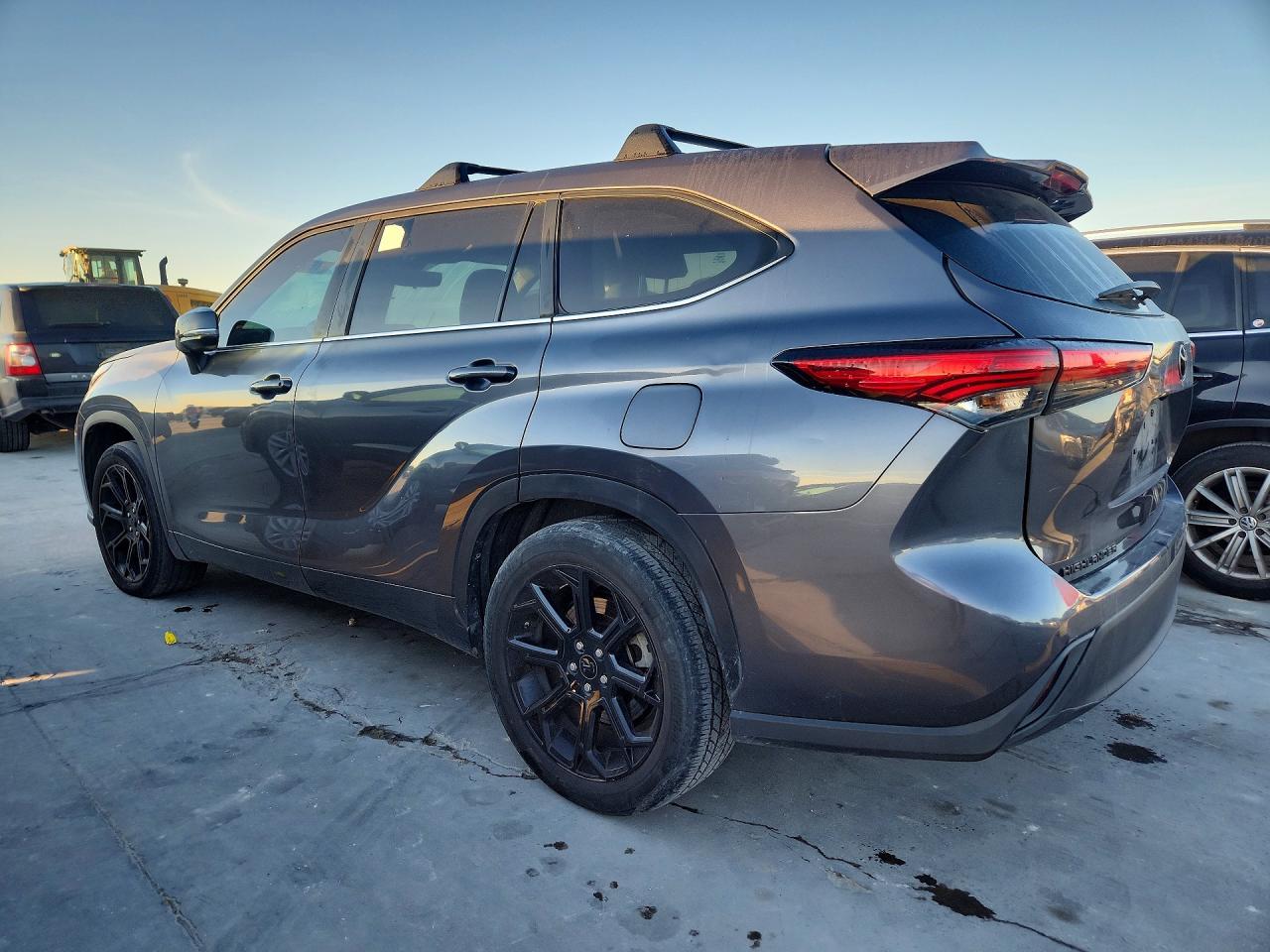 2023 Toyota Highlander L - Фото 2