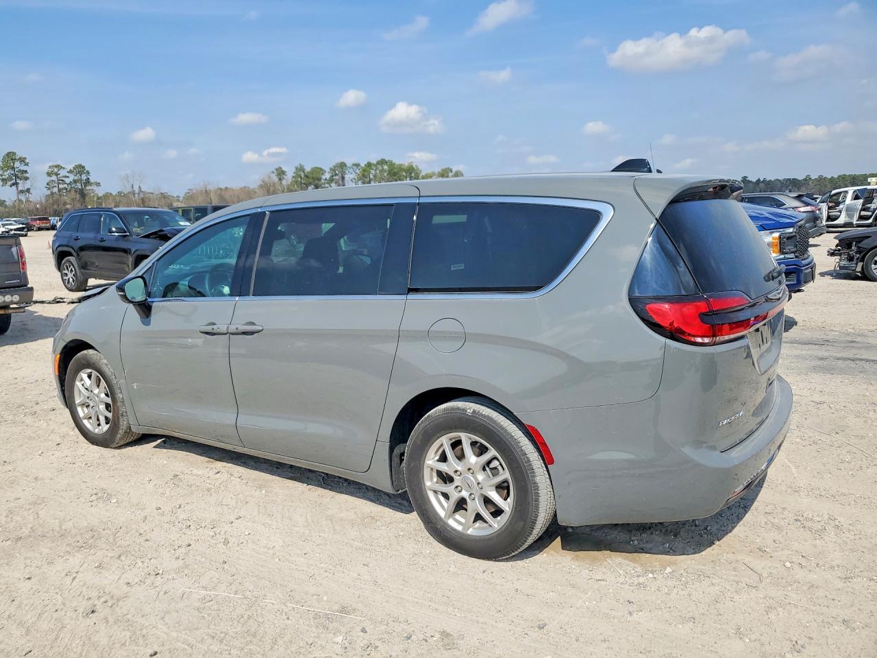 2025 Chrysler Pacifica Select - Фото 2
