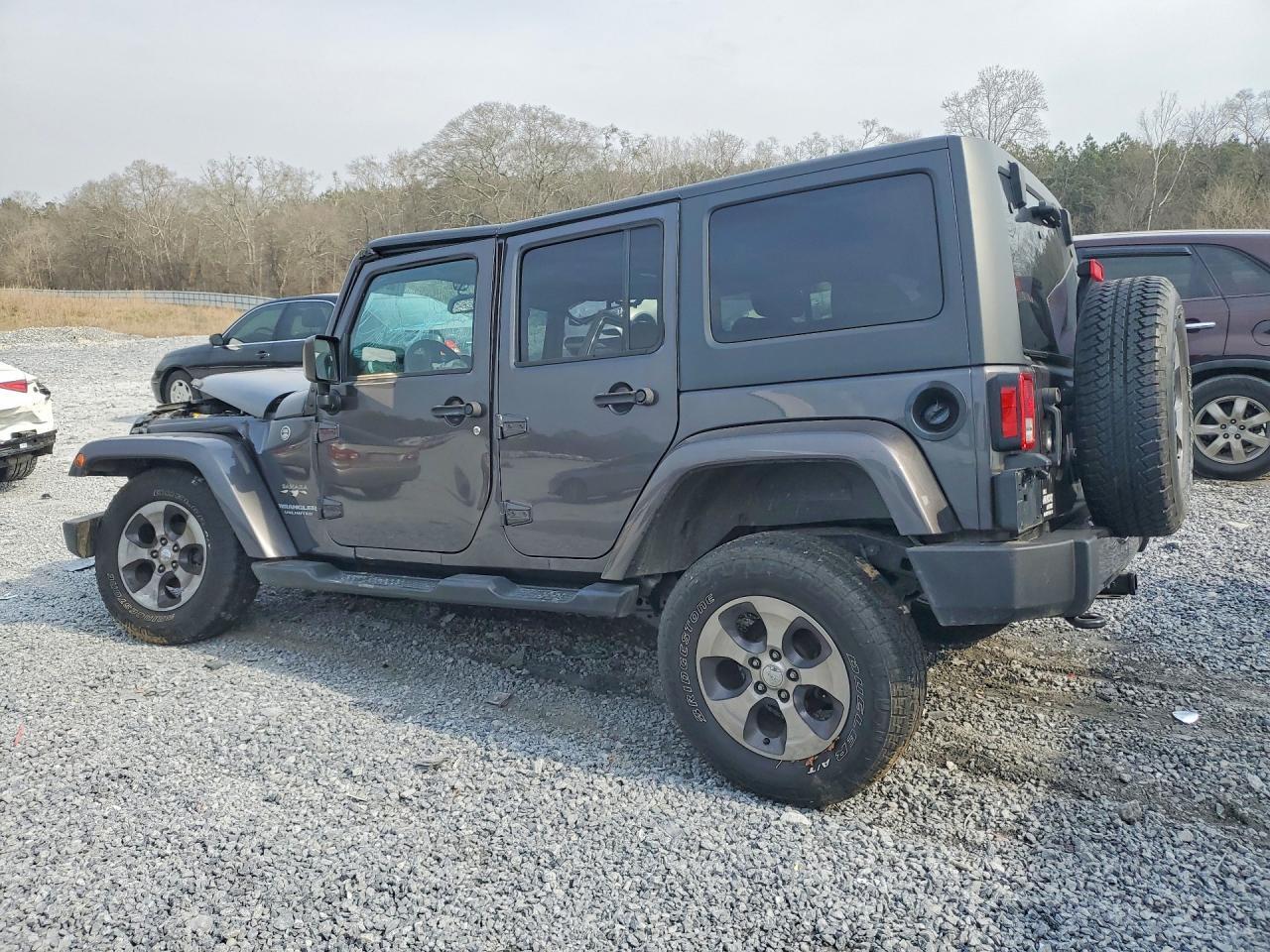 2016 Jeep Wrangler Unlimited Sahara - Image 2