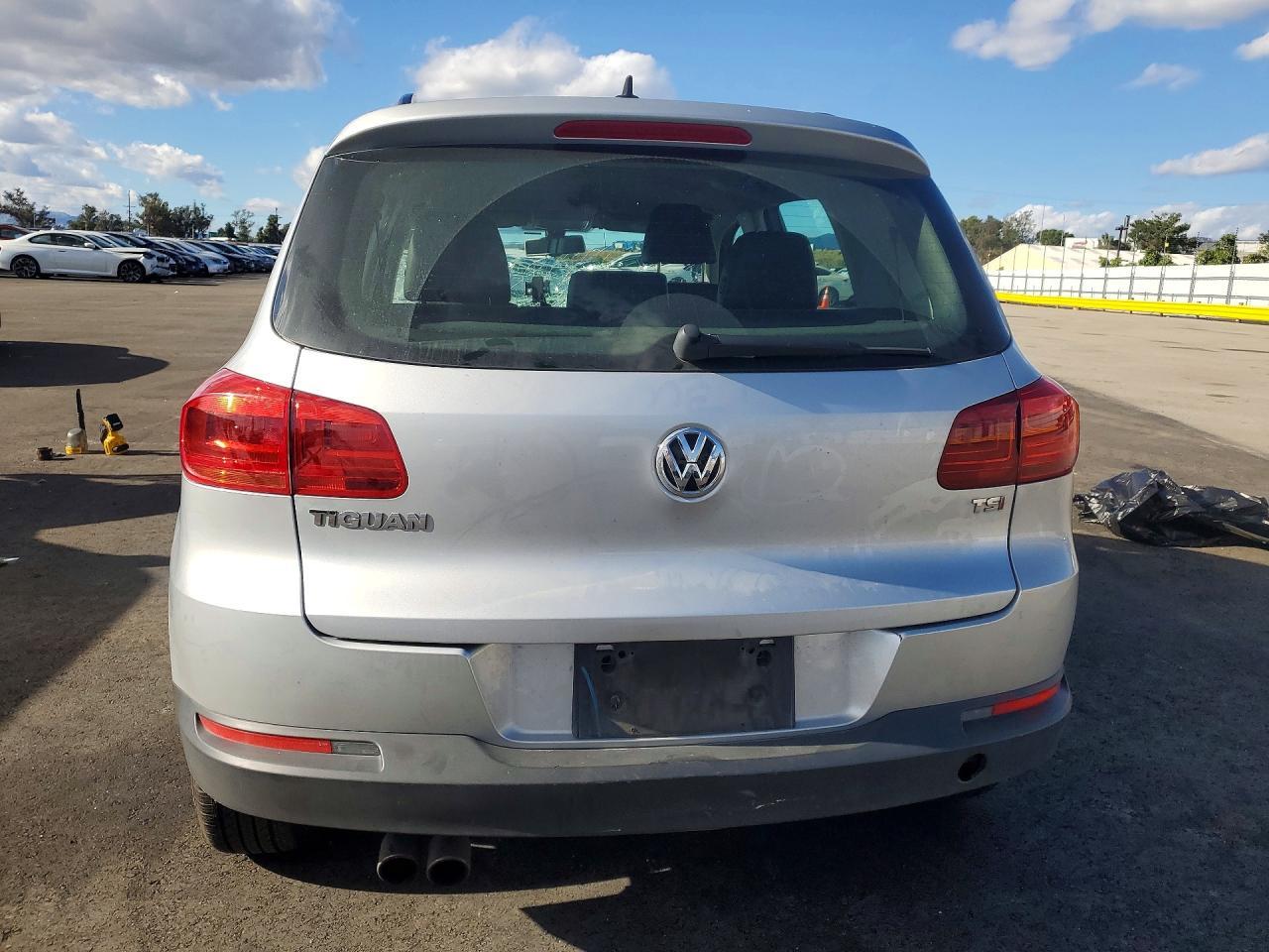 2017 Volkswagen Tiguan S - Фото 6