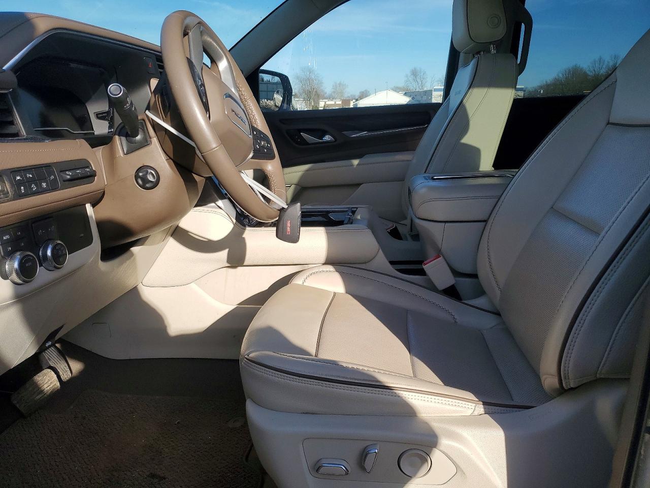 2022 GMC Yukon Denali - Image 7