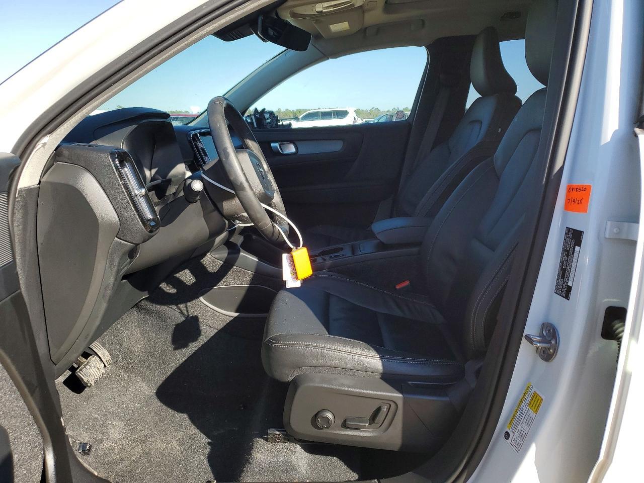 2025 Volvo Xc40 Core - Image 7