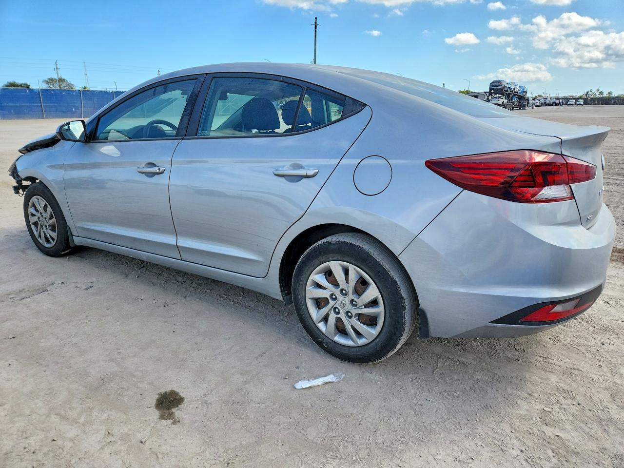 2020 Hyundai Elantra Se - Фото 2