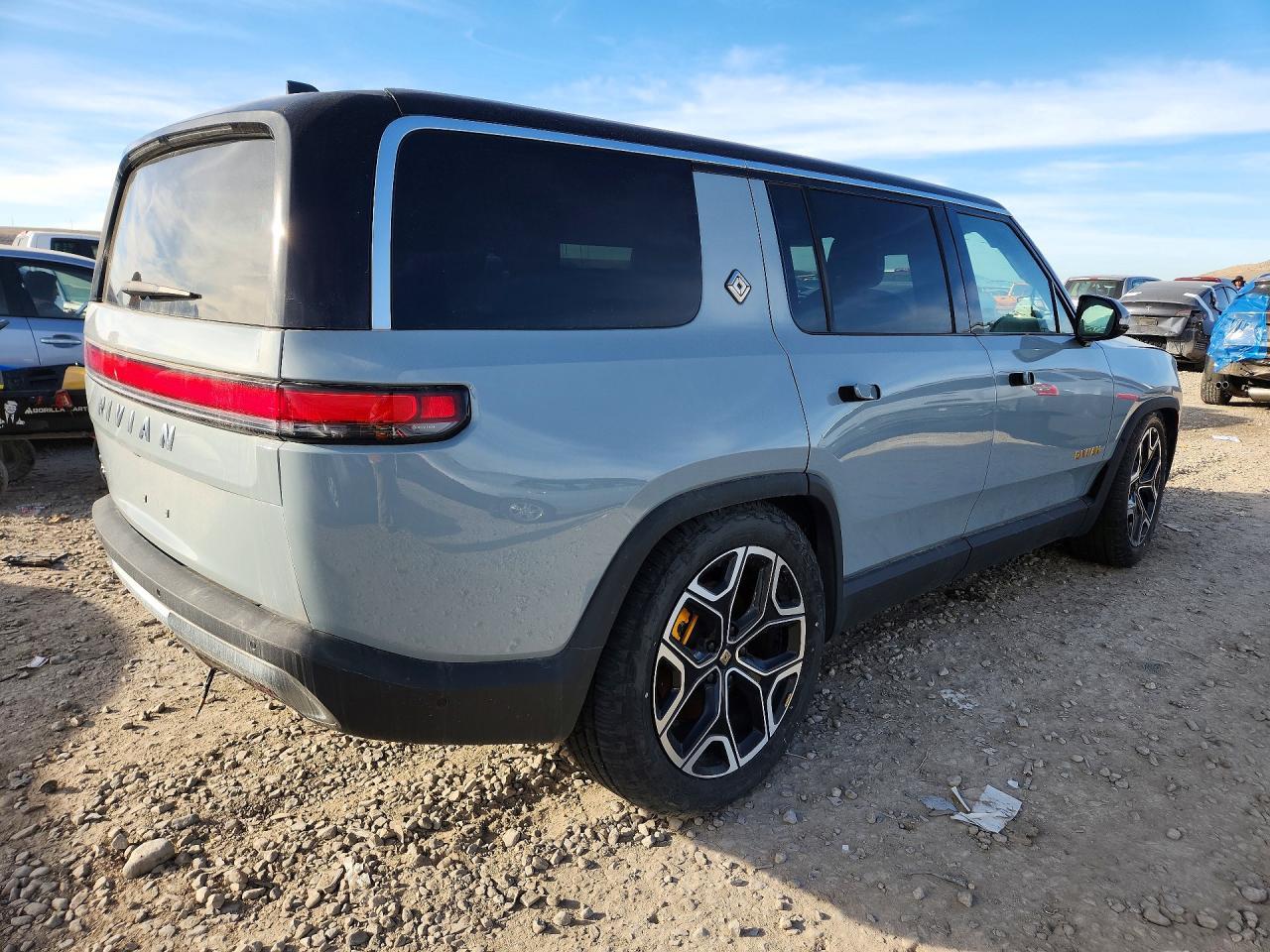 2022 Rivian R1S Launch Edition - Фото 3