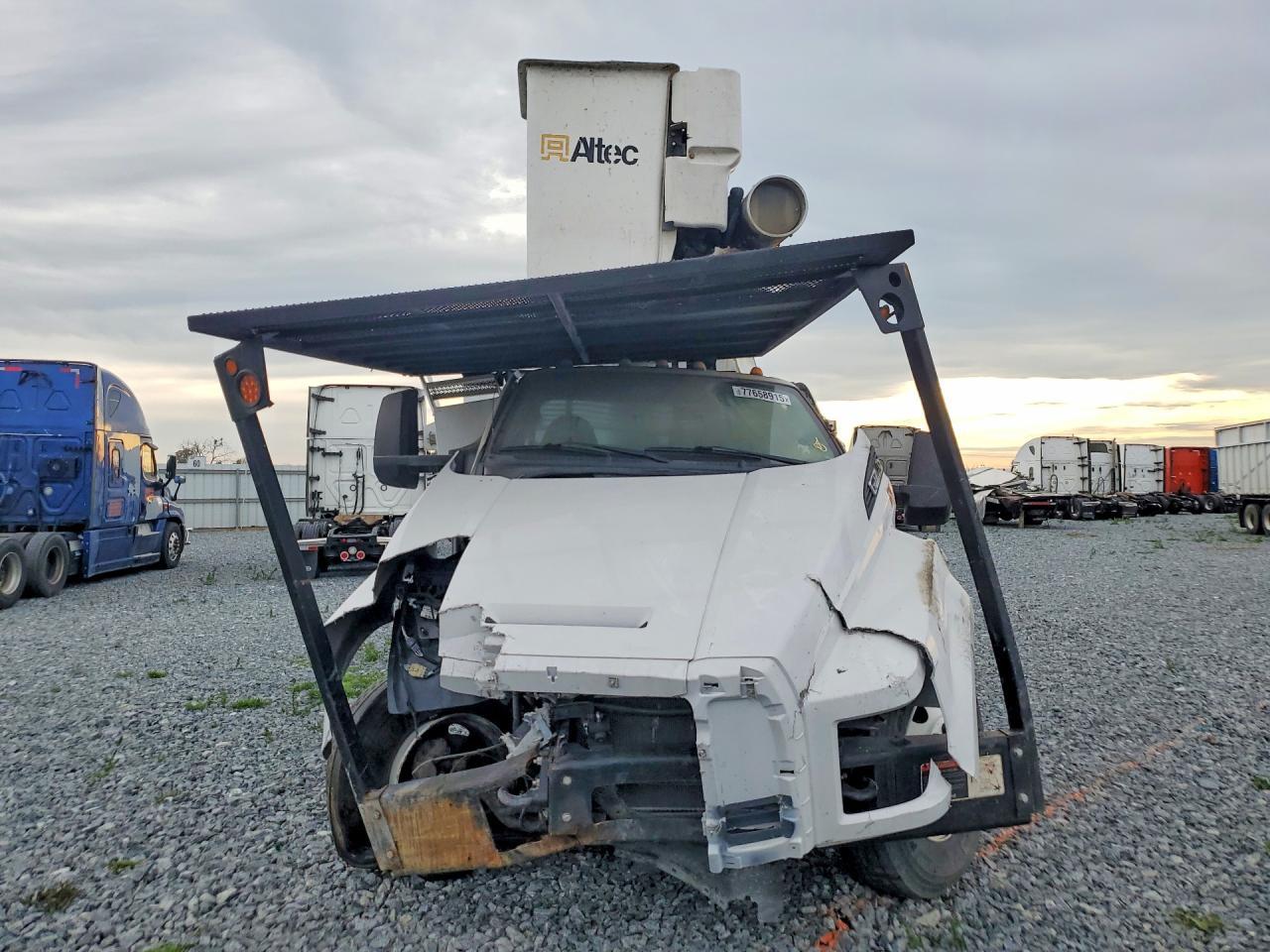 2022 Ford F750 Super Duty Forestry Bucket Truck - Image 5