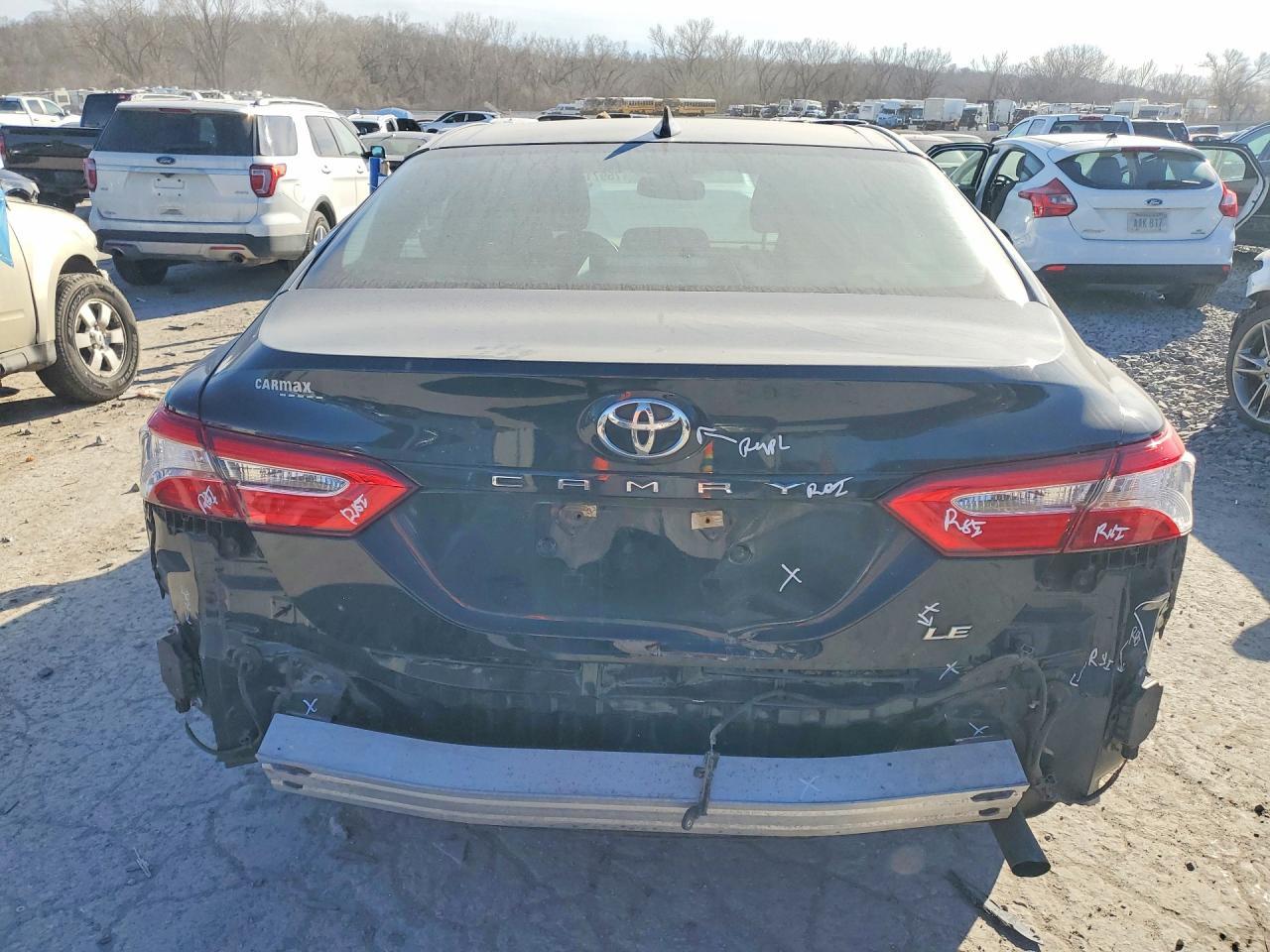 2019 Toyota Camry Le - Фото 6