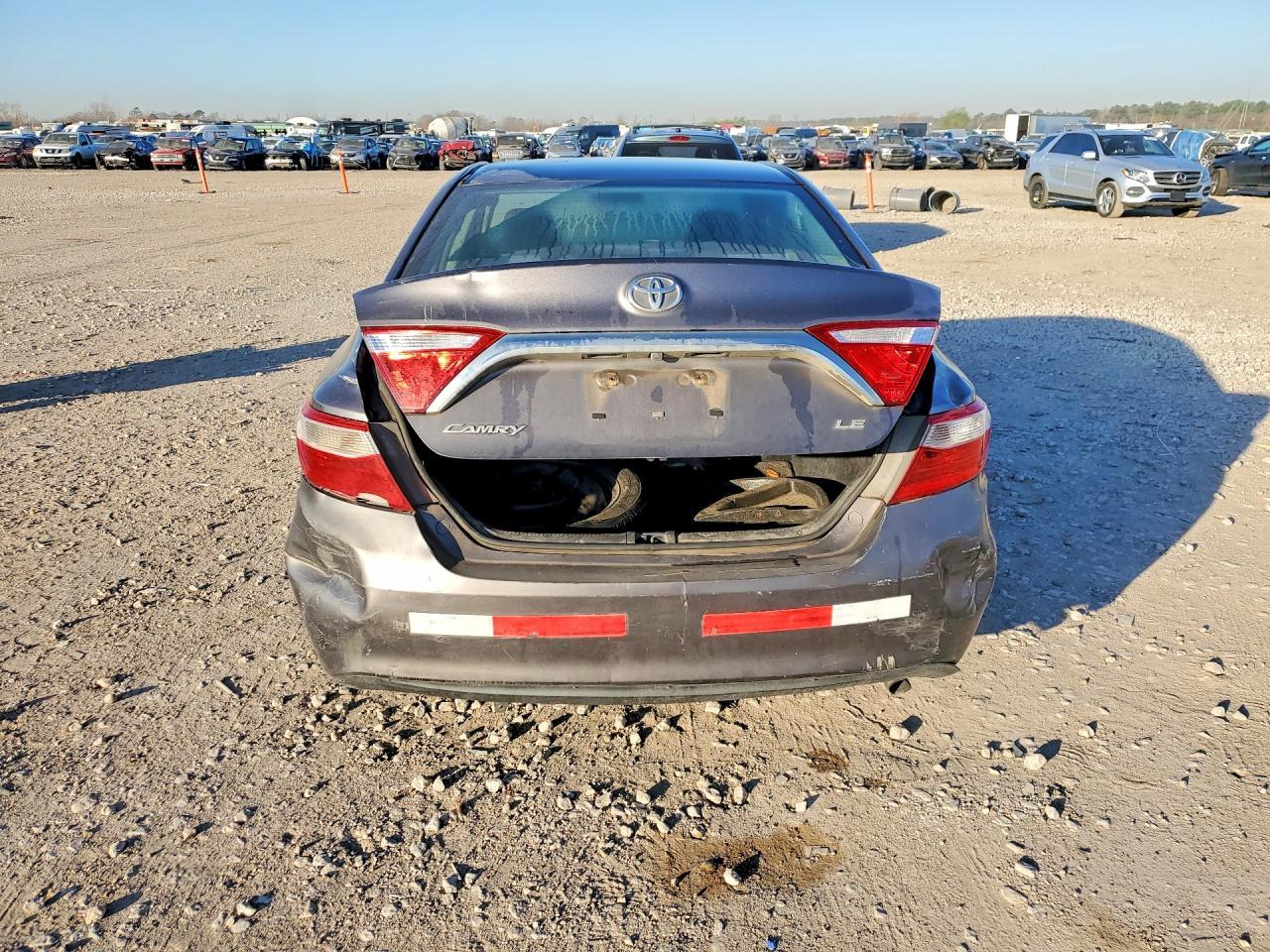 2015 Toyota Camry Le - Image 6