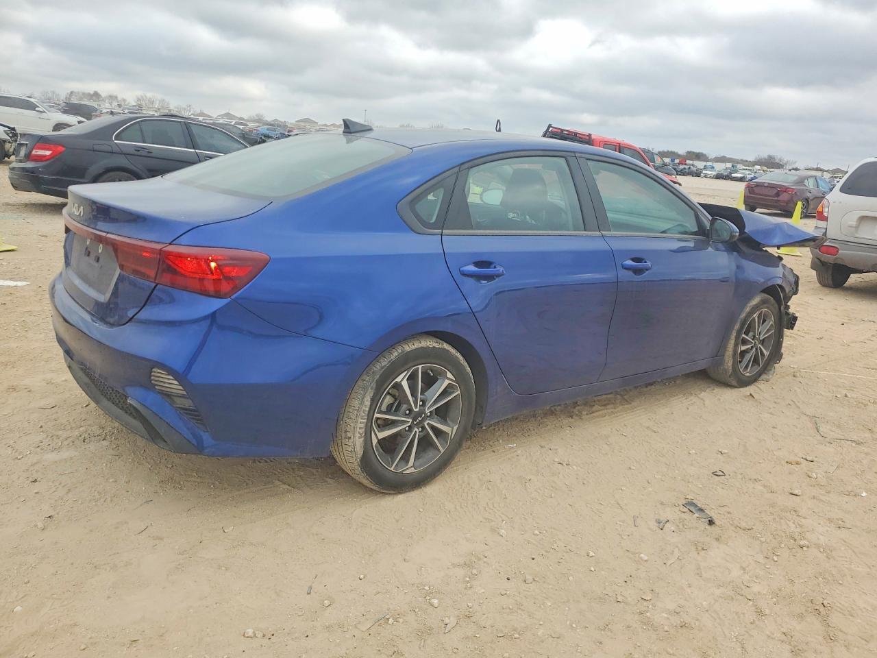 2023 Kia Forte Lx - Image 3