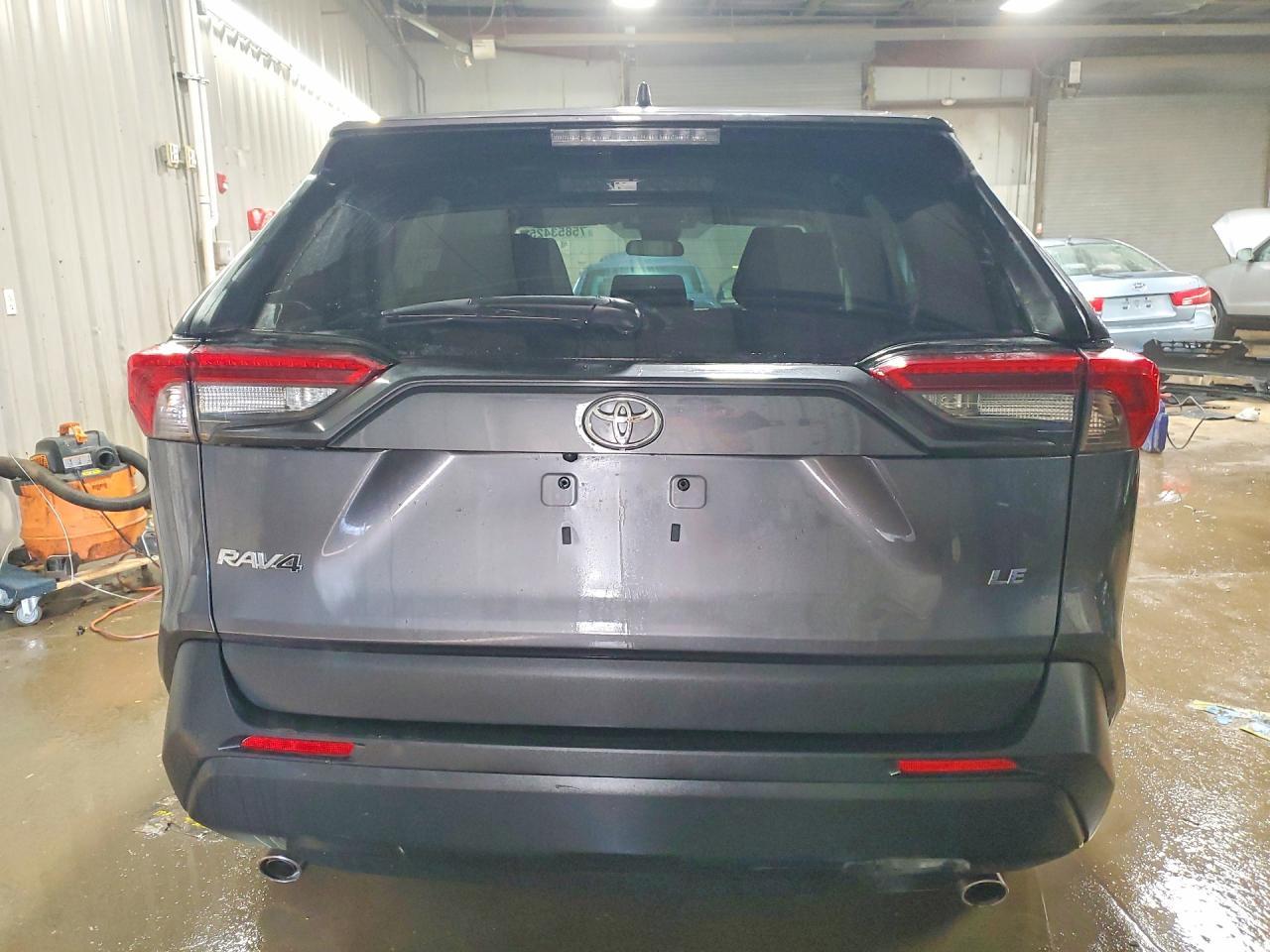 2022 Toyota Rav4 Le - Фото 6