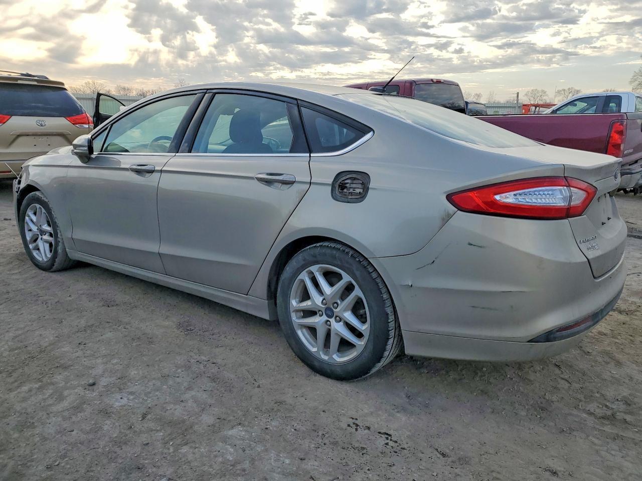 2016 Ford Fusion Se - Image 2