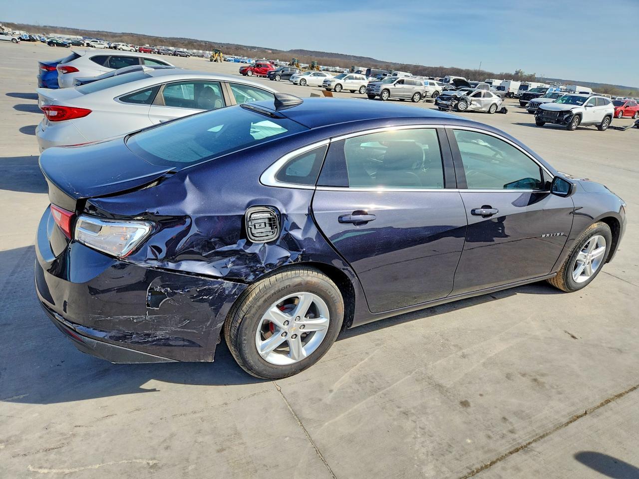 2022 Chevrolet Malibu Ls - Фото 3