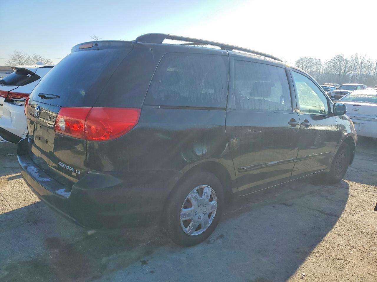 2008 Toyota Sienna Le 7-Passenger - Image 3