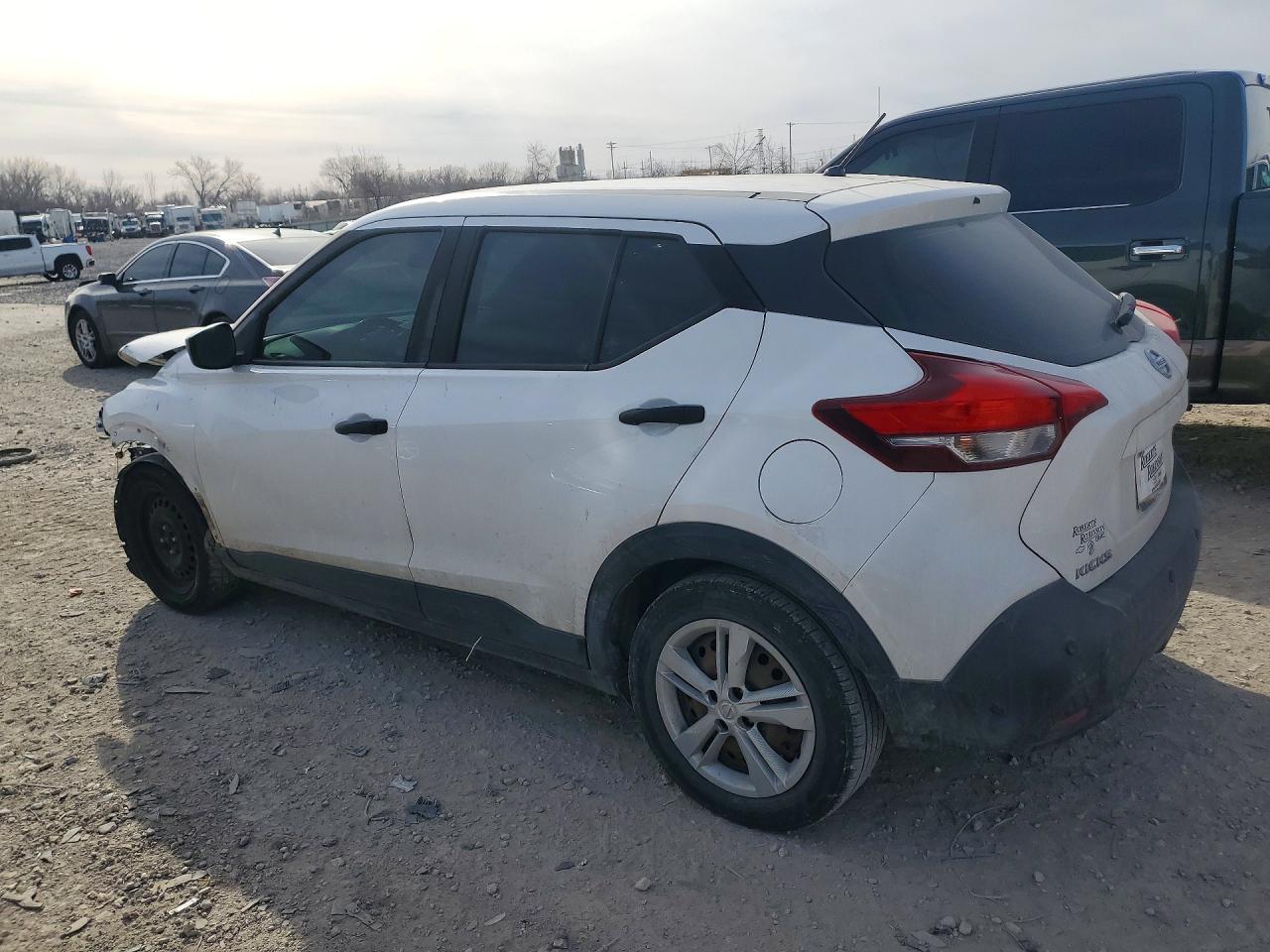 2020 Nissan Kicks S - Фото 2