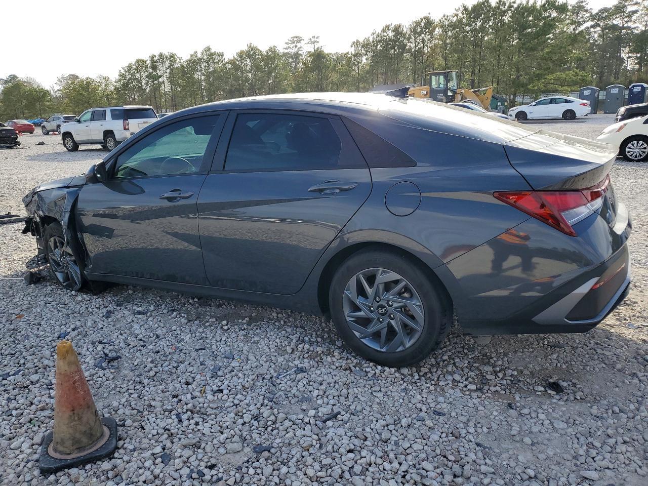 2024 Hyundai Elantra Sel - Image 2