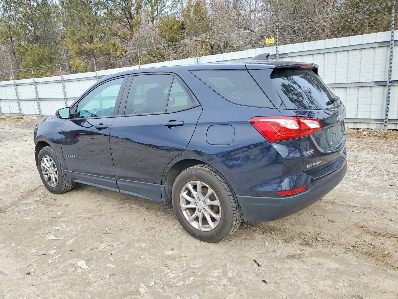 2020 Chevrolet Equinox Ls - Фото 2