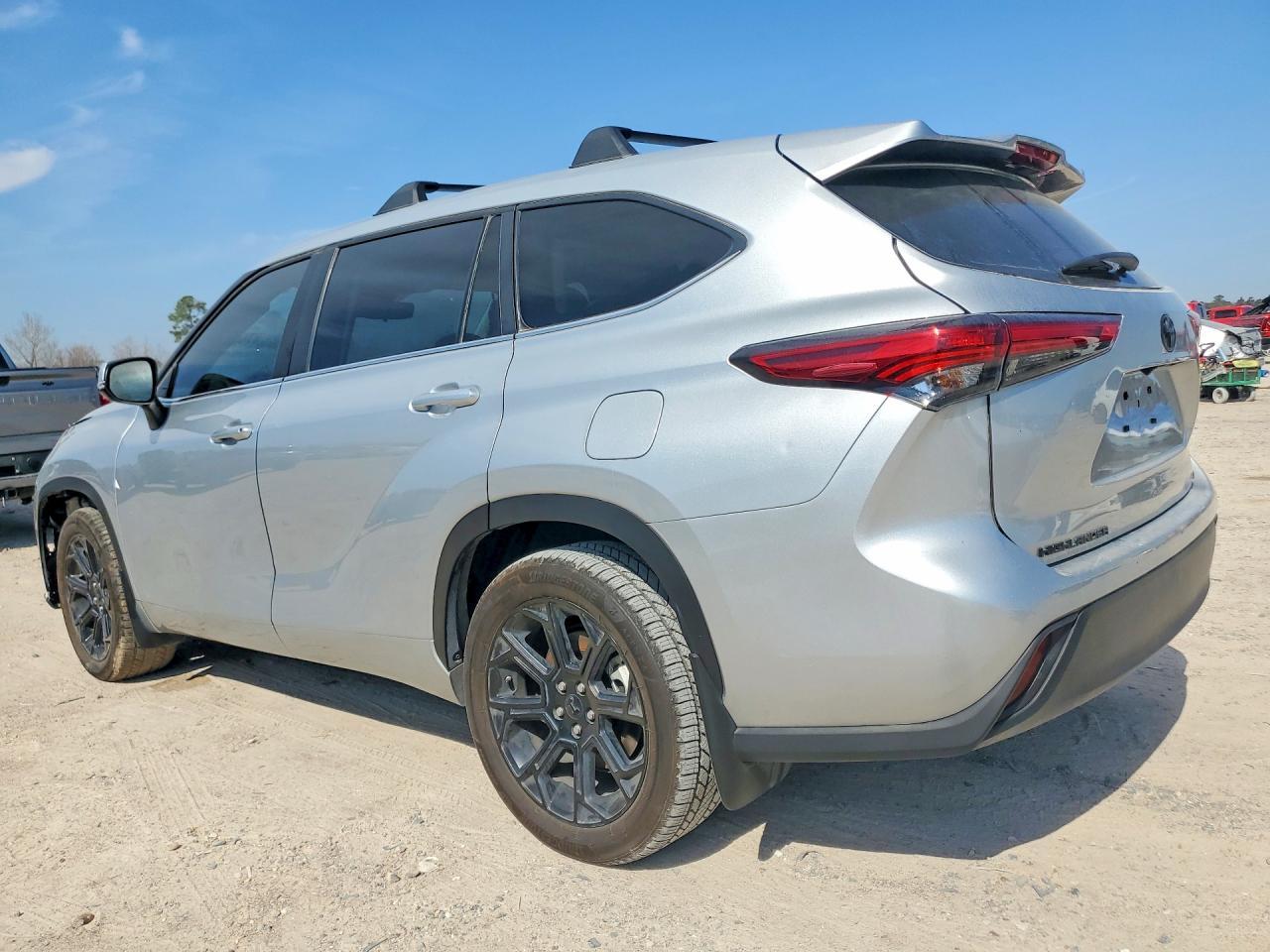 2023 Toyota Highlander L - Фото 2