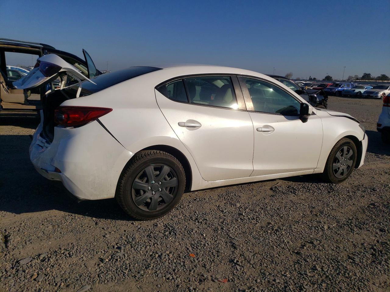 2015 Mazda 3 Sport - Фото 3