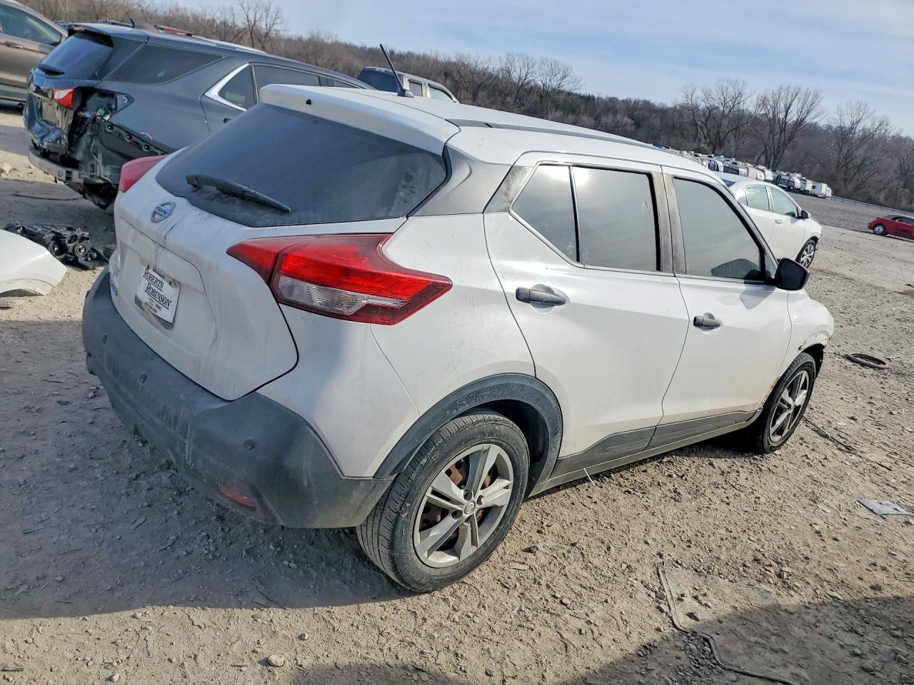 2020 Nissan Kicks S - Фото 3