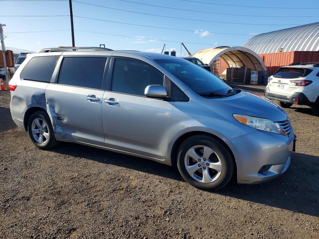 2016 Toyota Sienna - Image 4