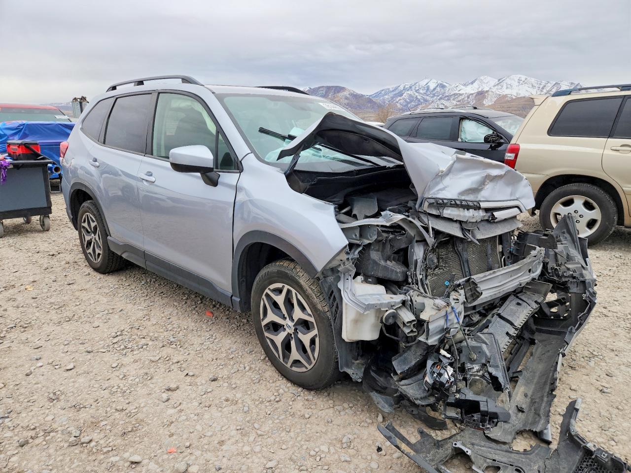 2019 Subaru Forester Premium - Image 4