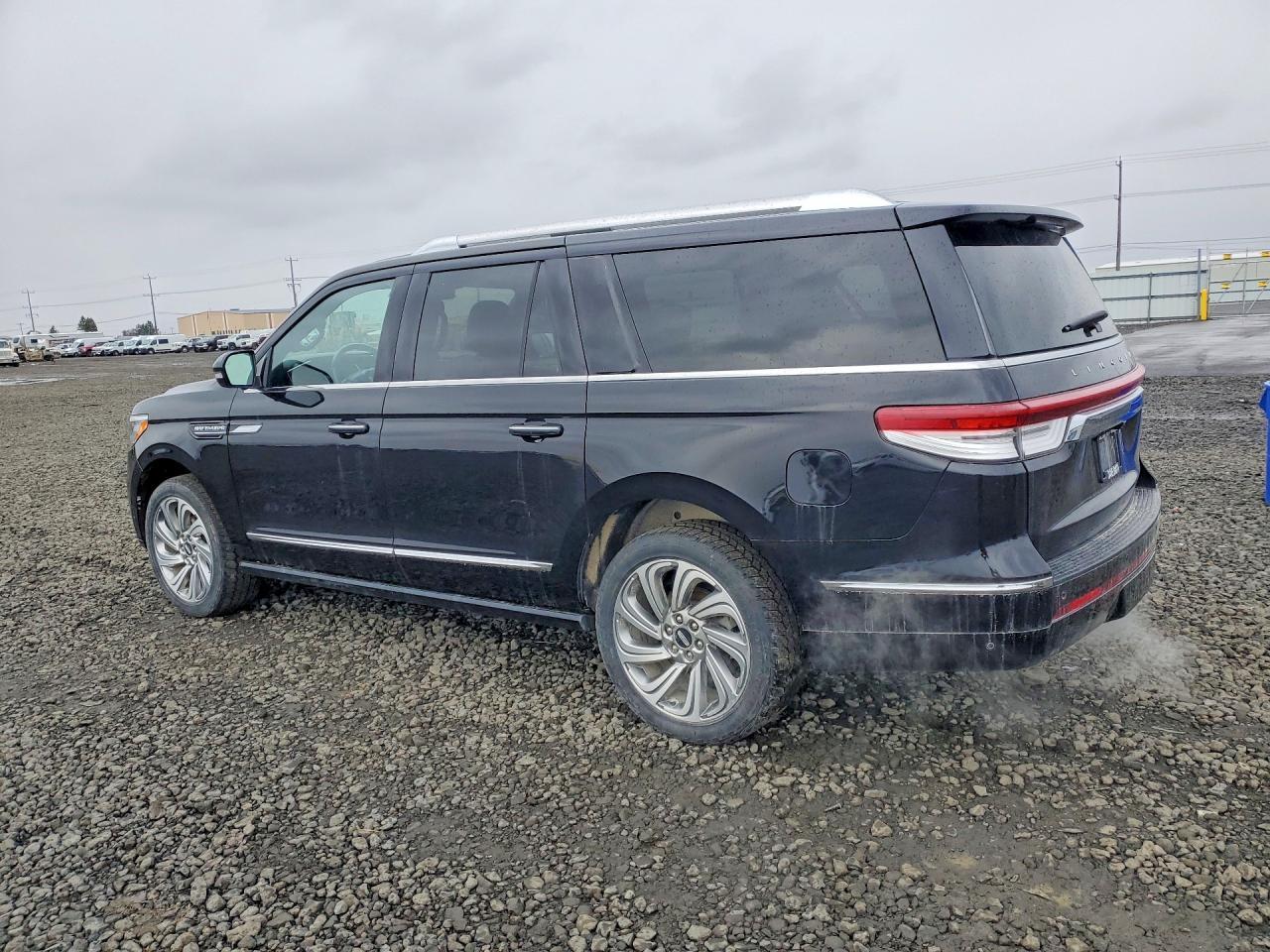 2022 Lincoln Navigator L Reserve - Image 2