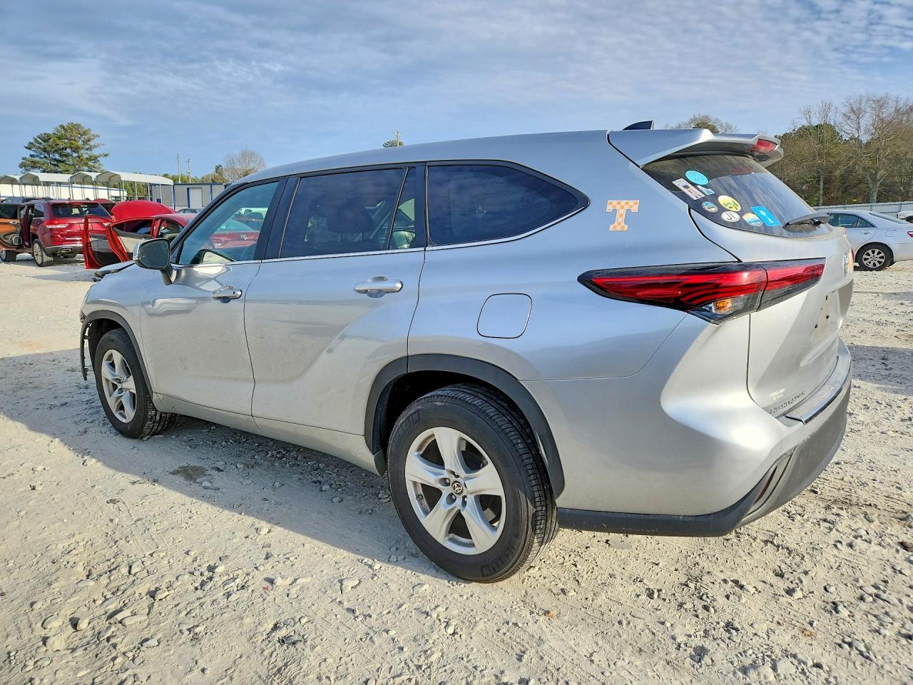 2023 Toyota Highlander L - Фото 2