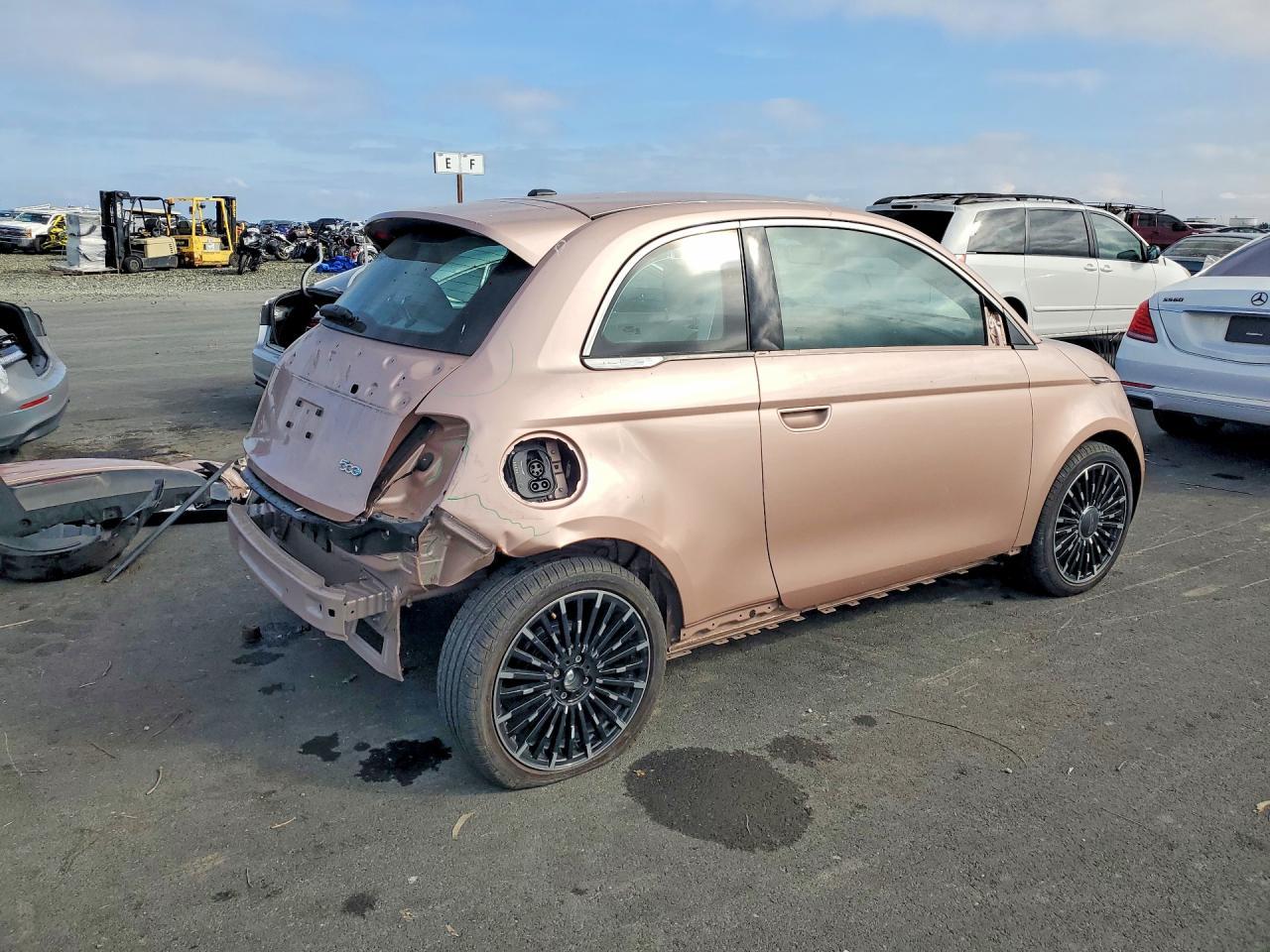 2024 Fiat 500 E La P - Фото 3