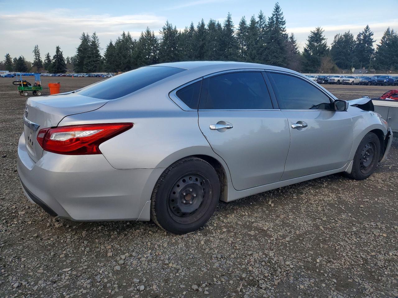 2016 Niss Altima 2.5 S - Image 3