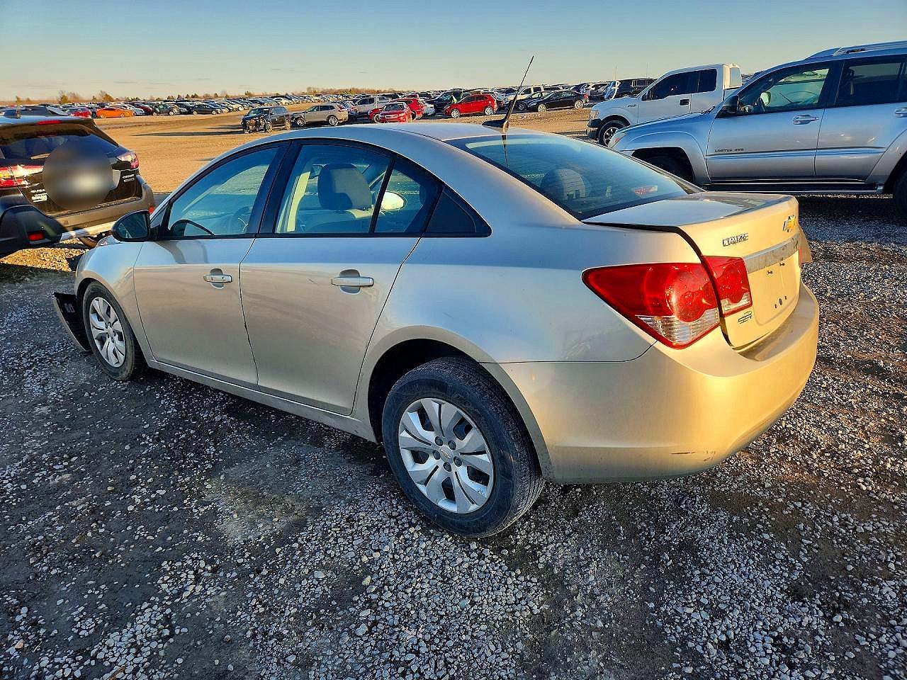 2014 Chevrolet Cruze Ls - Image 2